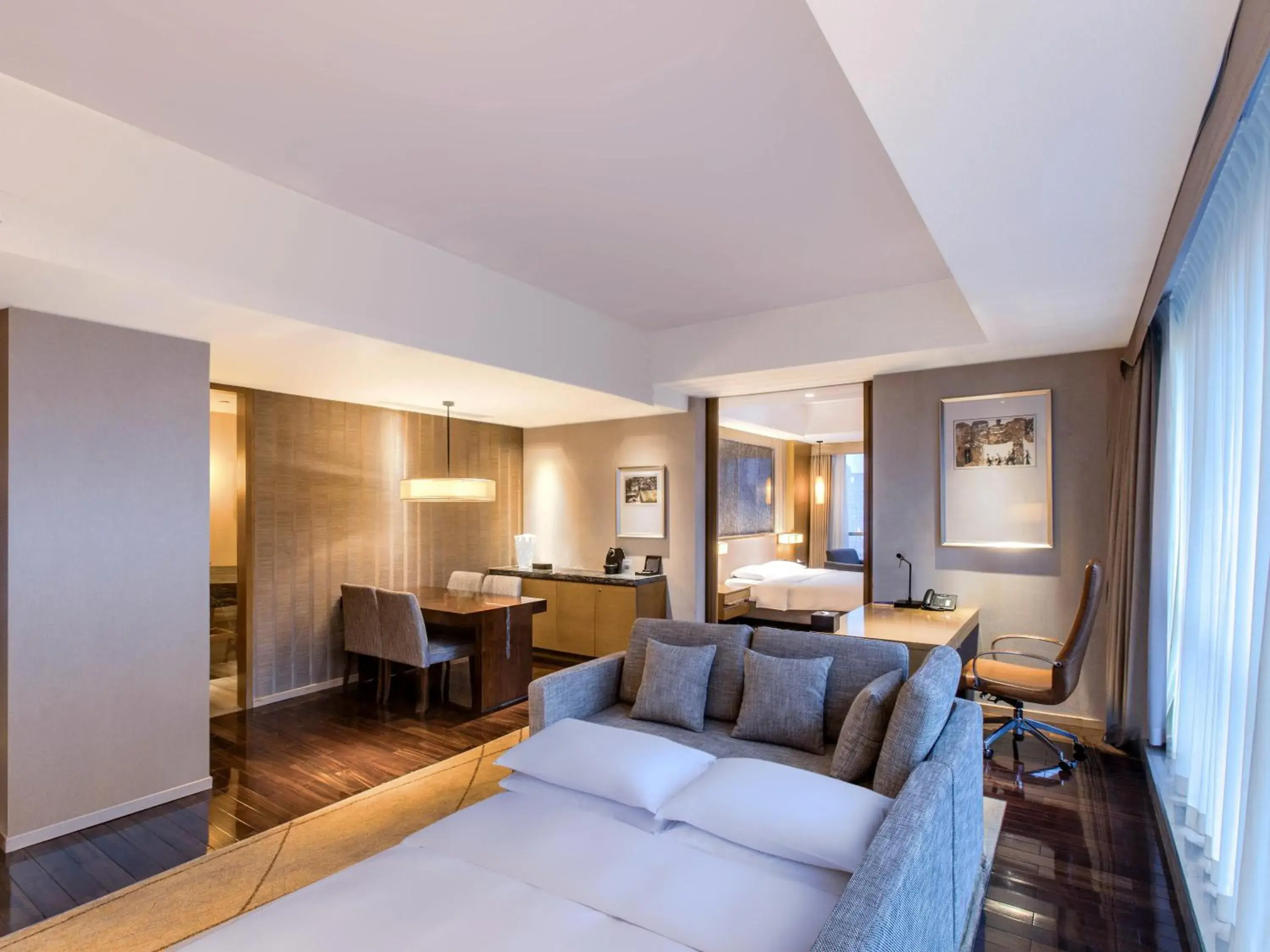 Living room, Bed in Hyatt Regency Chongqing Hotel Living room, Bed in Hyatt Regency Chongqing Hotel