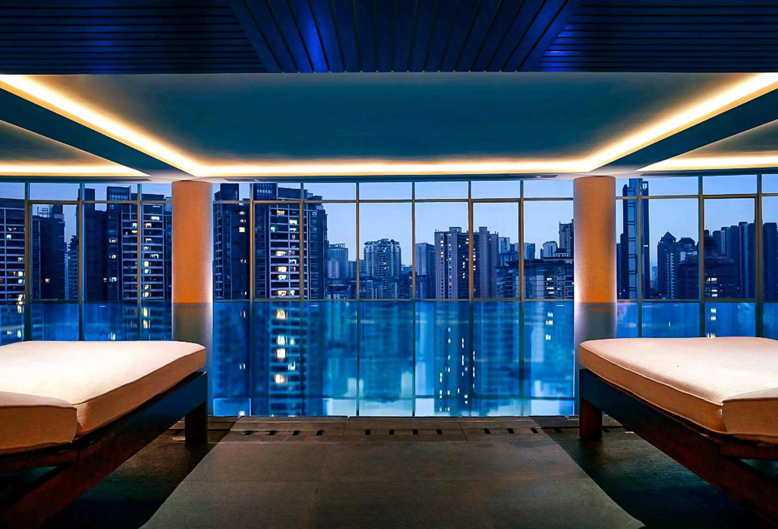 Swimming pool, Bed in Hyatt Regency Chongqing Hotel