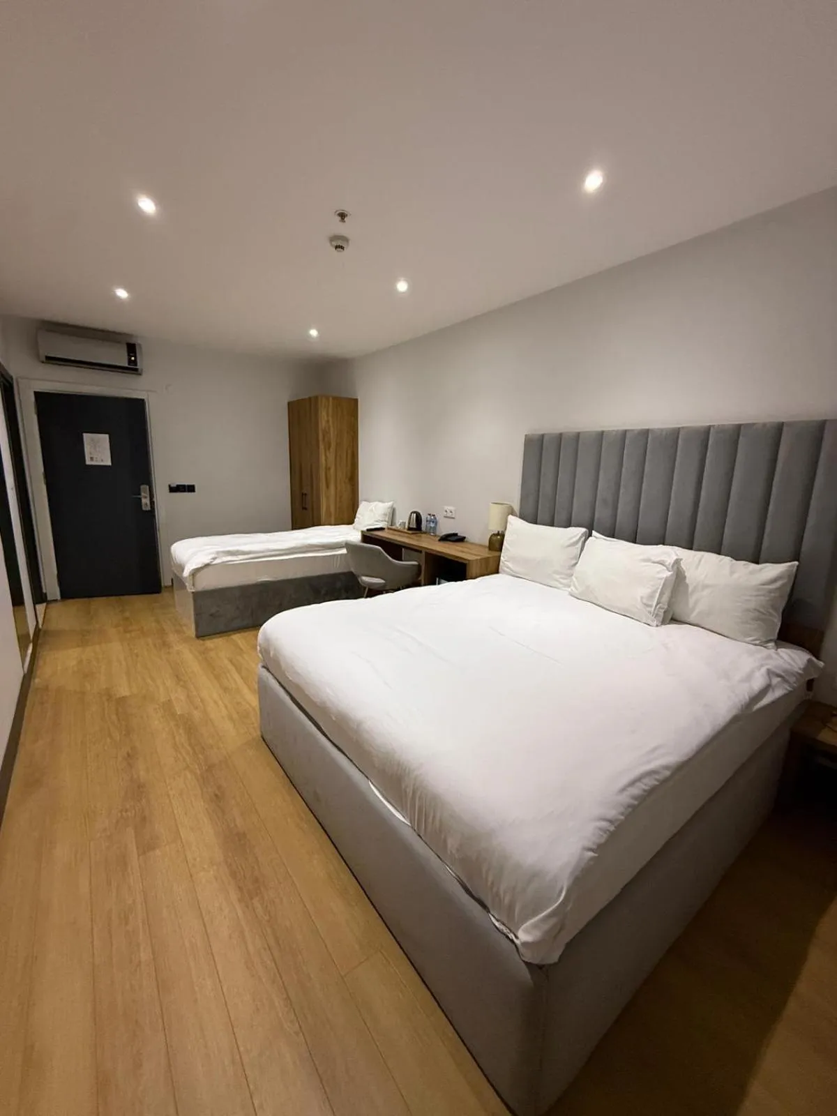 Photo of the whole room, Bed in Business Life Hotel Güneşli