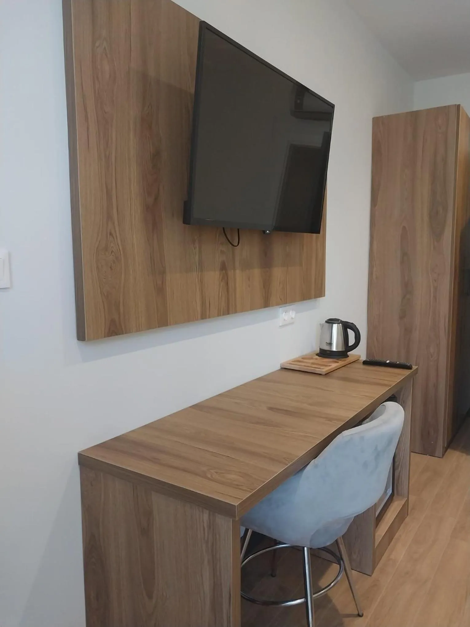 TV and multimedia in Business Life Hotel Güneşli