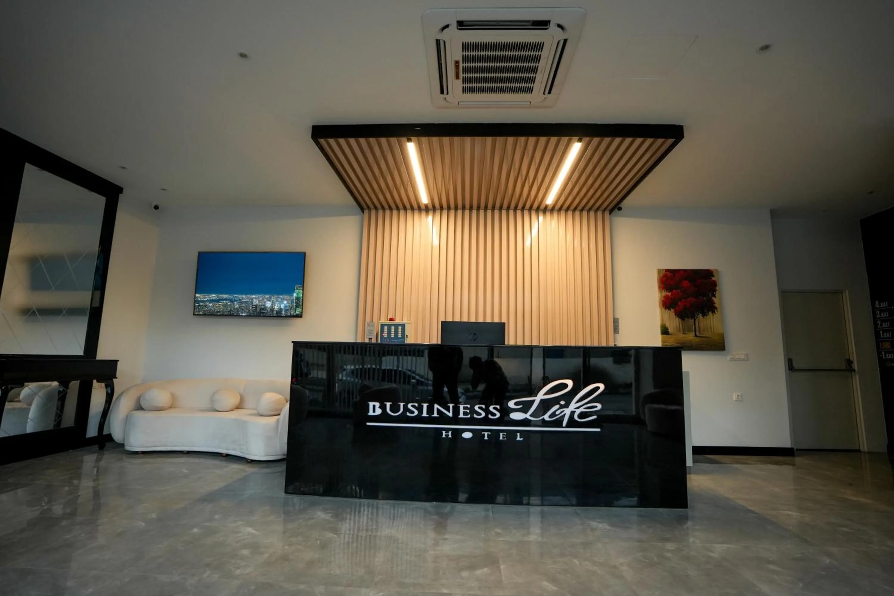Lobby or reception in Business Life Hotel Güneşli