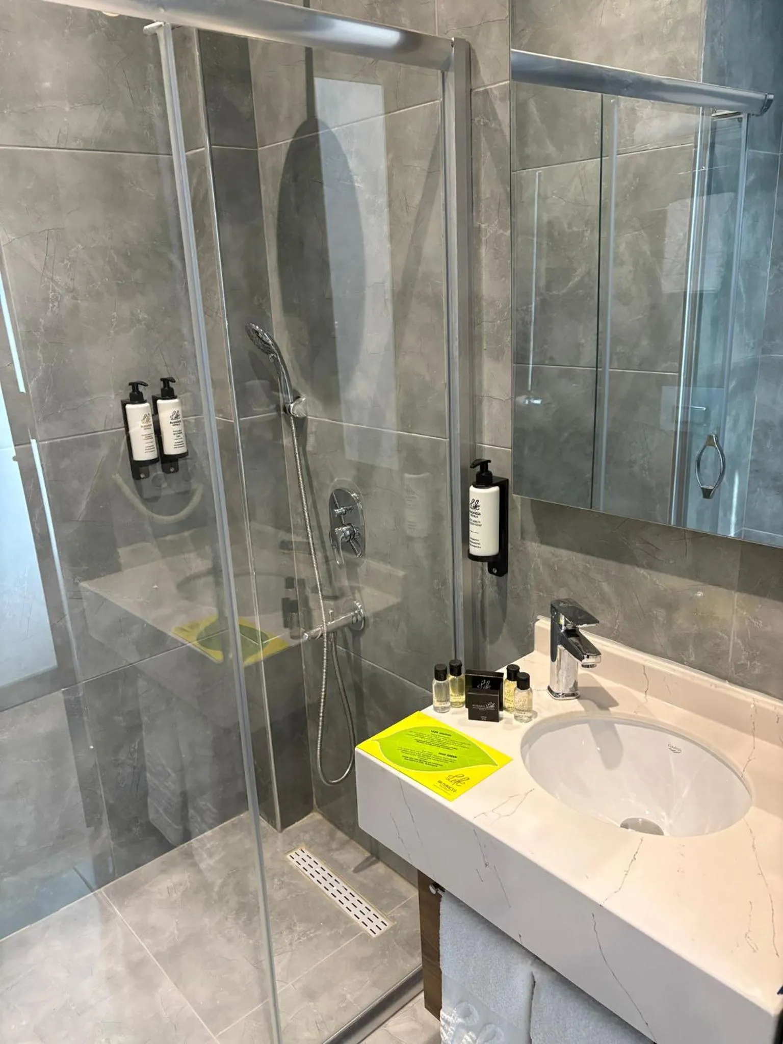 Shower in Business Life Hotel Güneşli