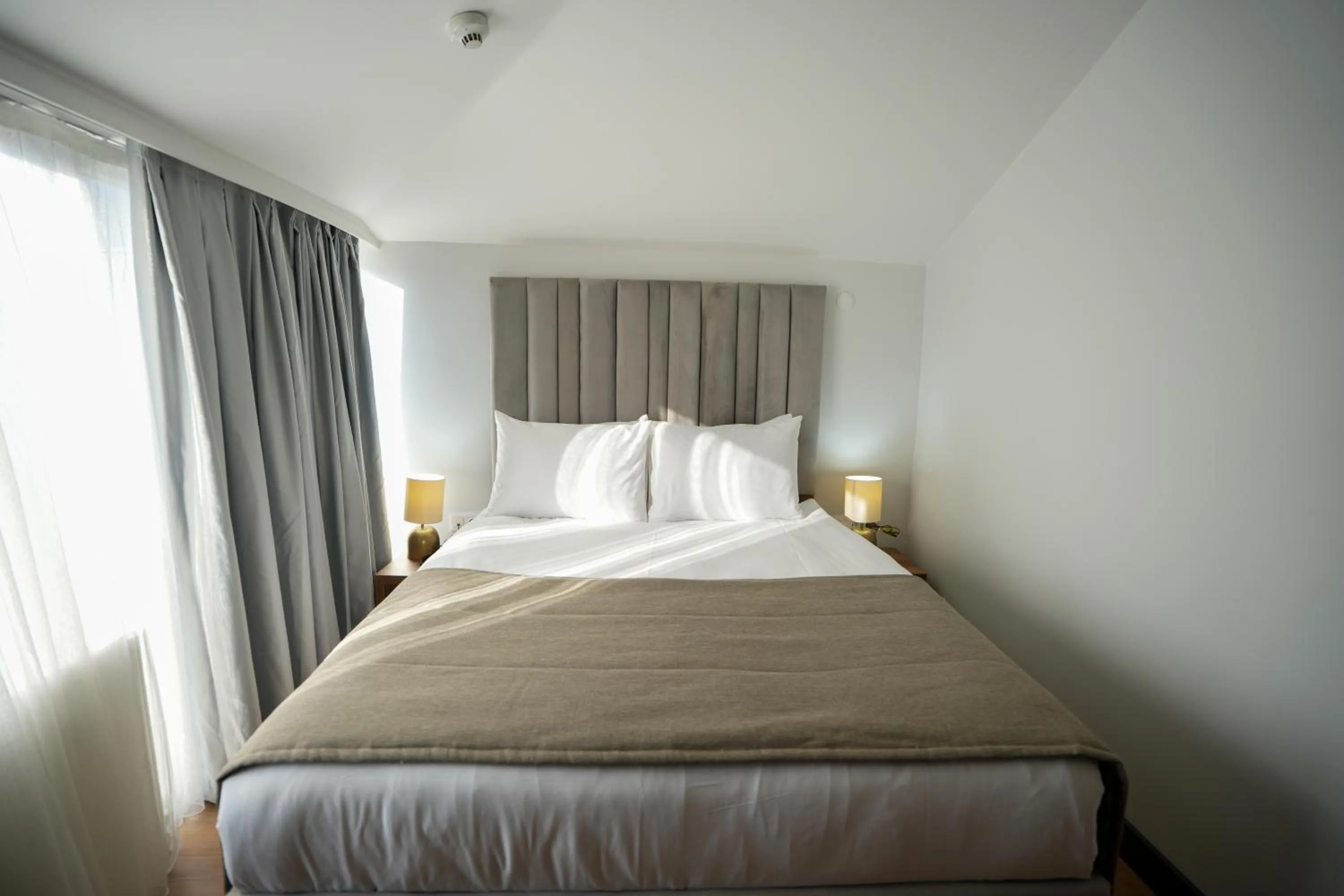 Property building, Bed in Business Life Hotel Güneşli