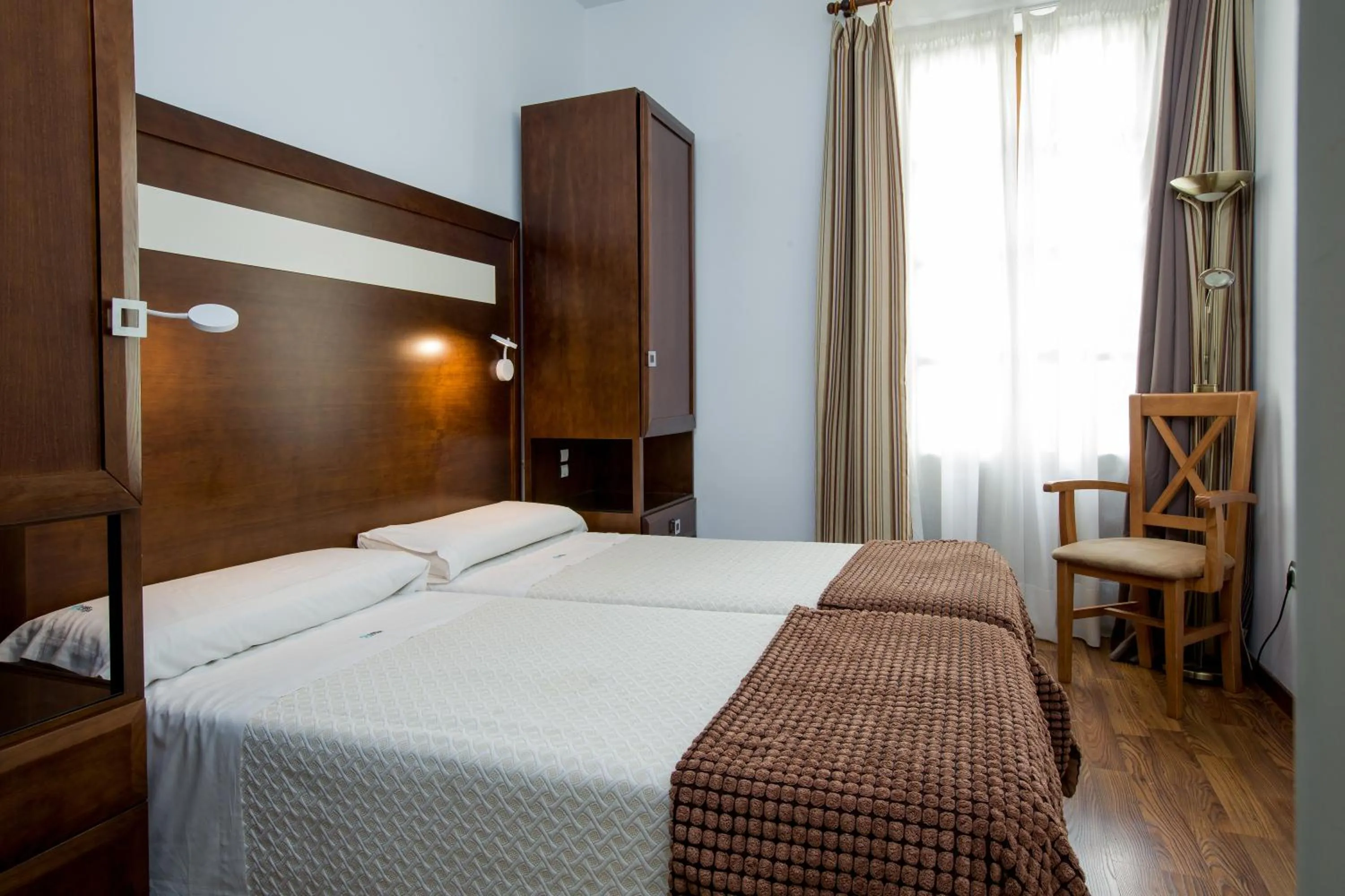 Bedroom, Bed in Apartamentos Casa de la Lonja