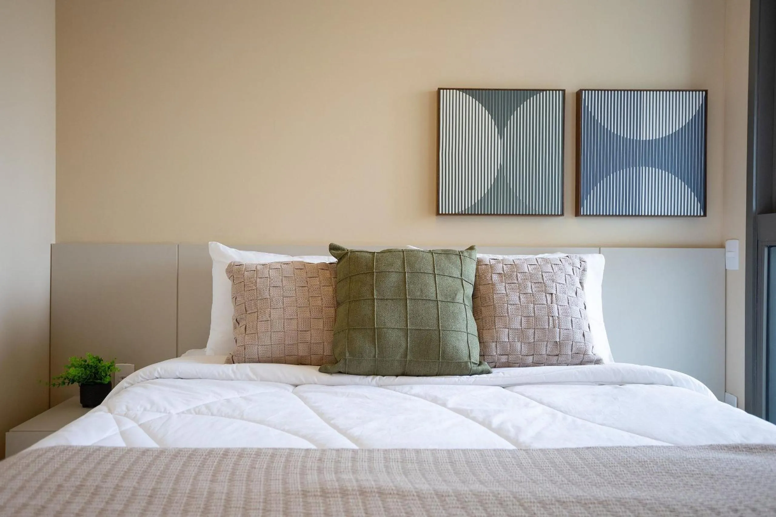 Bedroom, Bed in DSG Itaim by Conviva