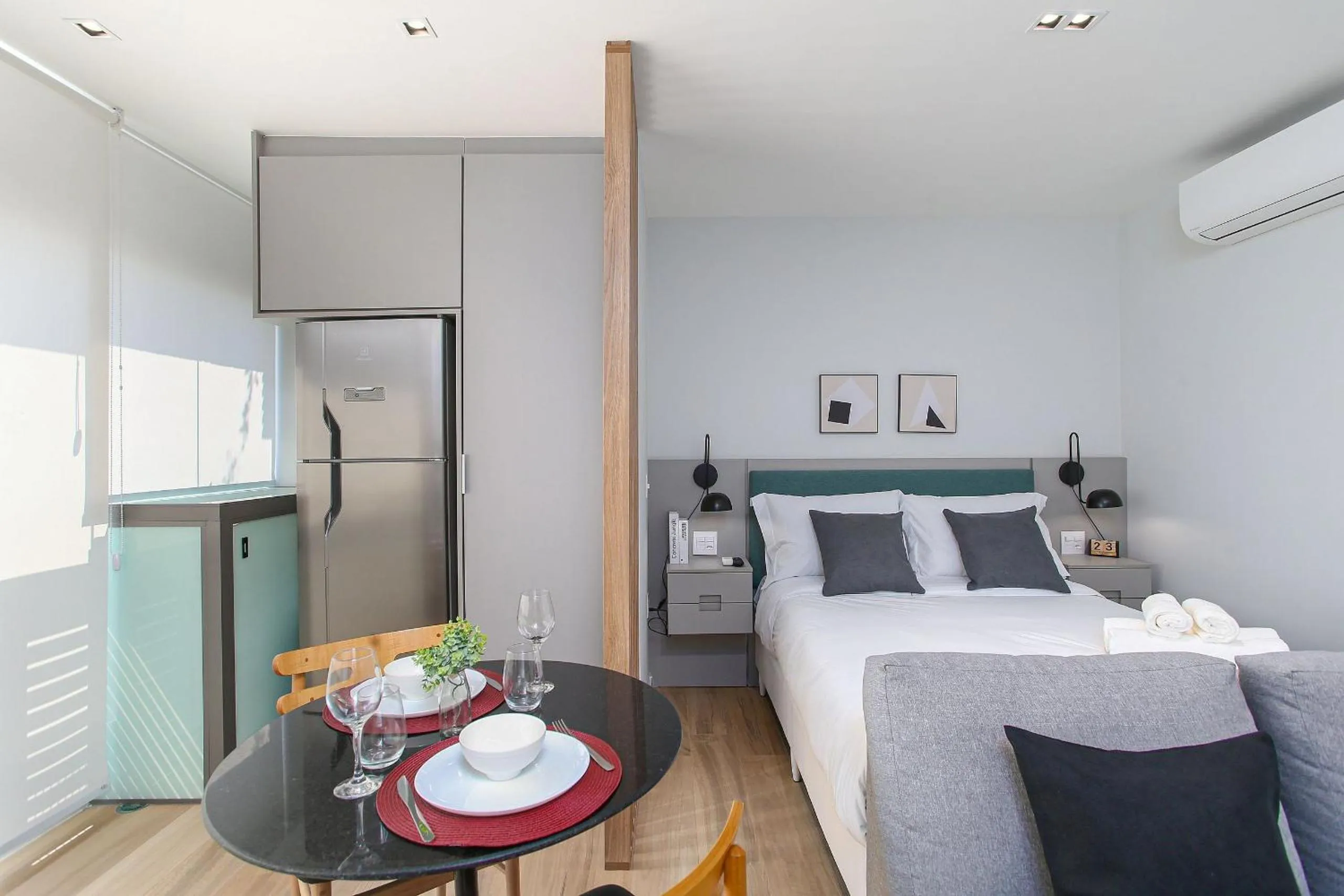 Photo of the whole room, Bed in DSG Itaim by Conviva