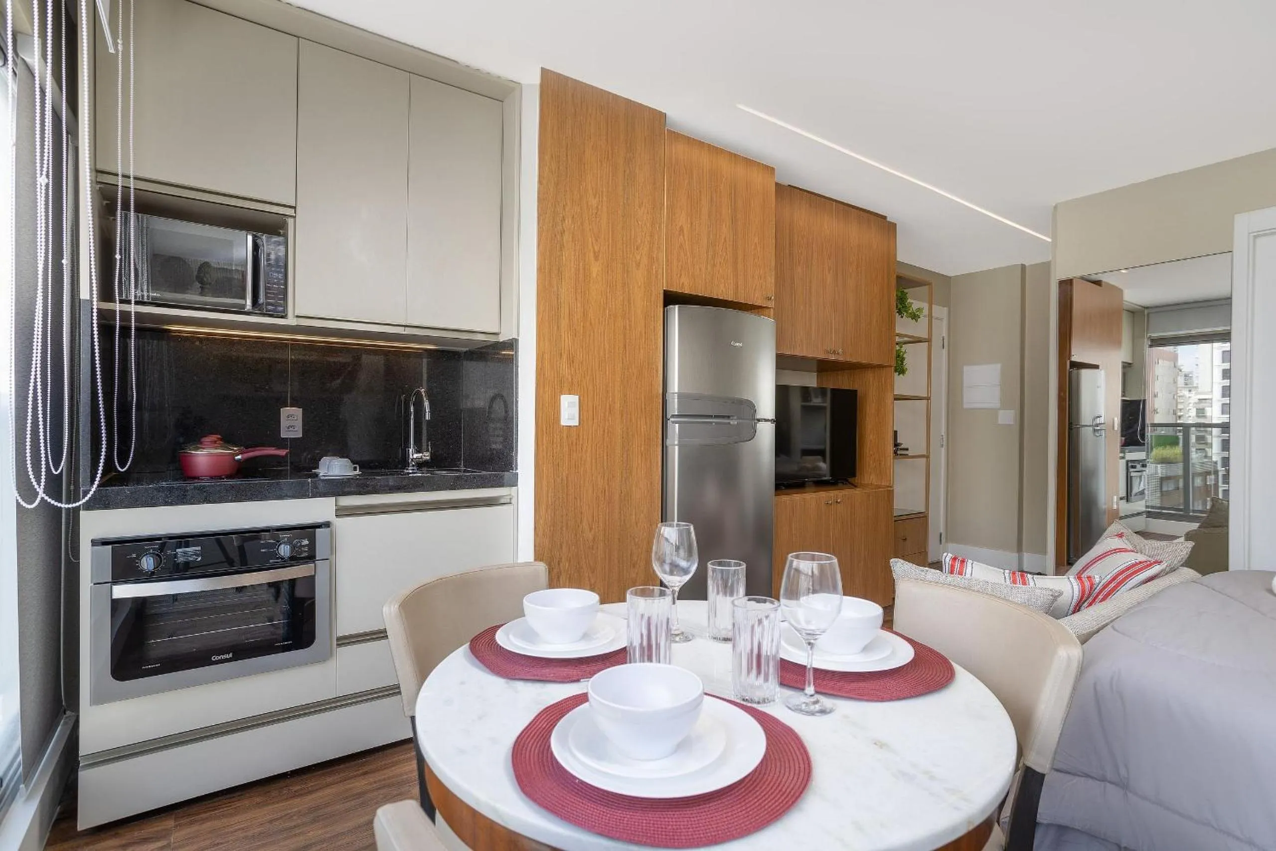 Kitchen or kitchenette in DSG Itaim by Conviva