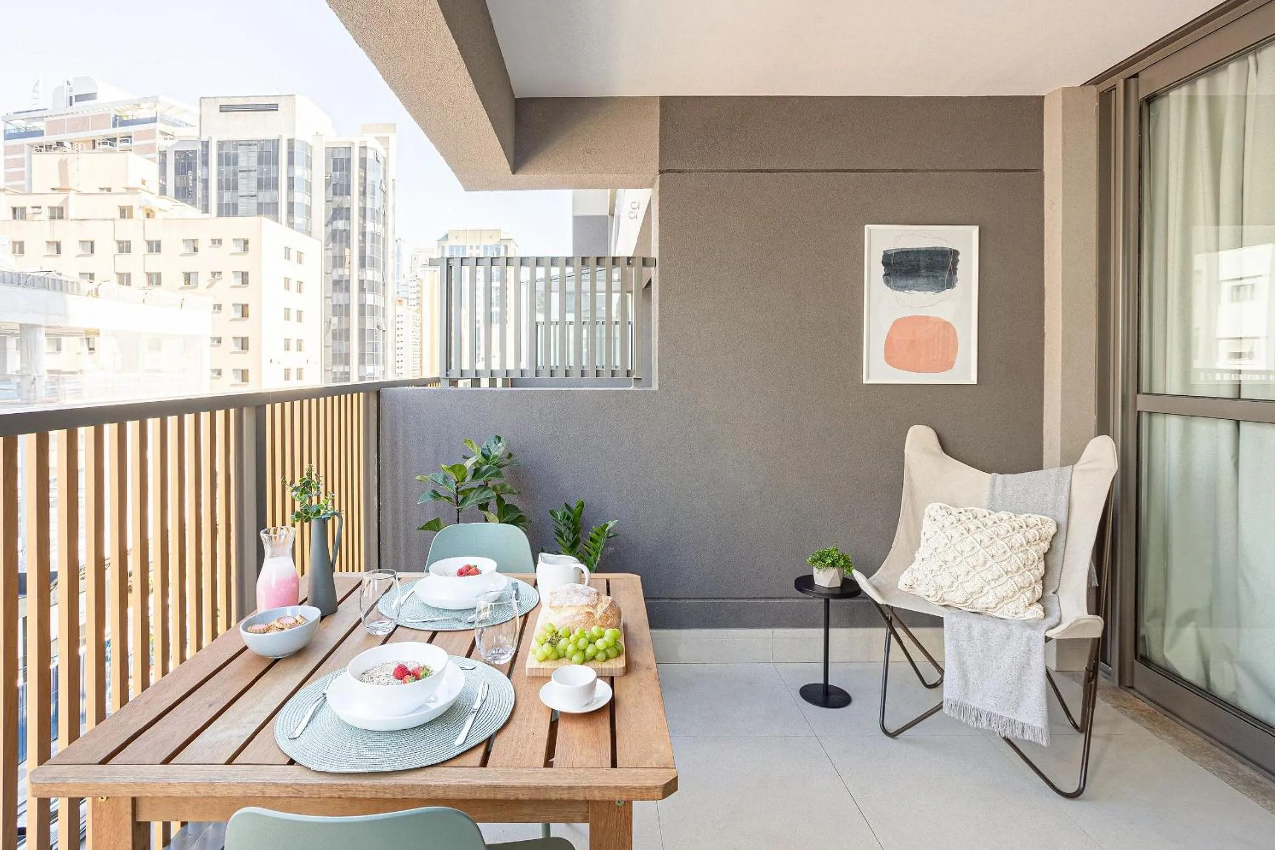 Seating area in DSG Itaim by Conviva