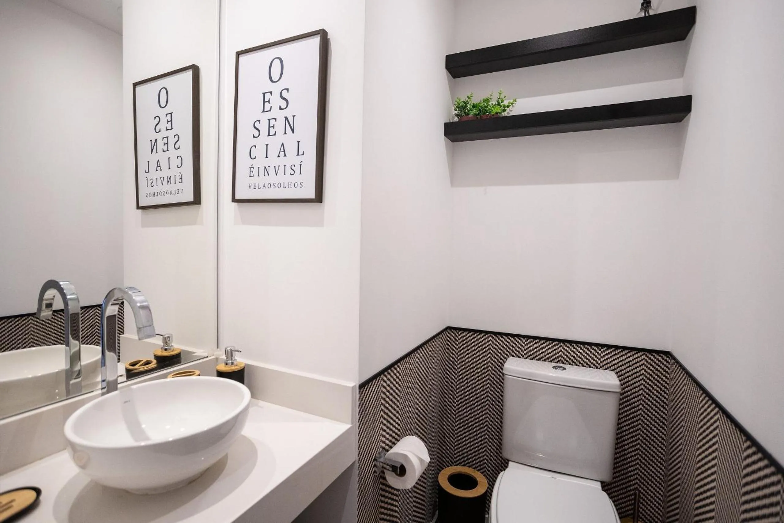 Toilet in DSG Itaim by Conviva