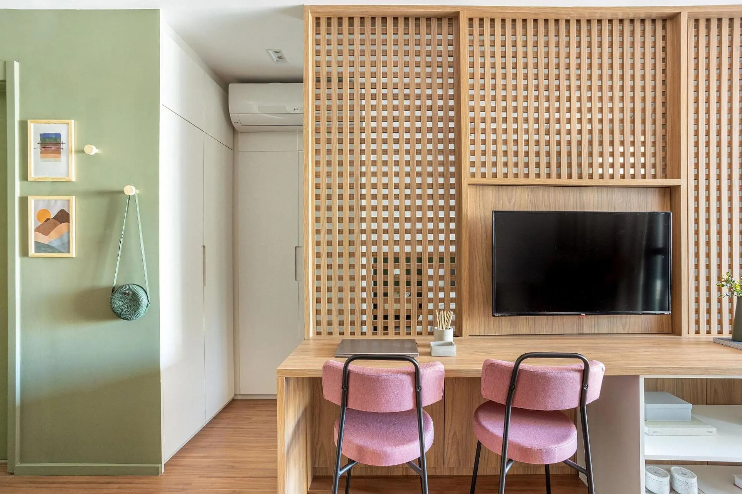 Seating area in DSG Itaim by Conviva