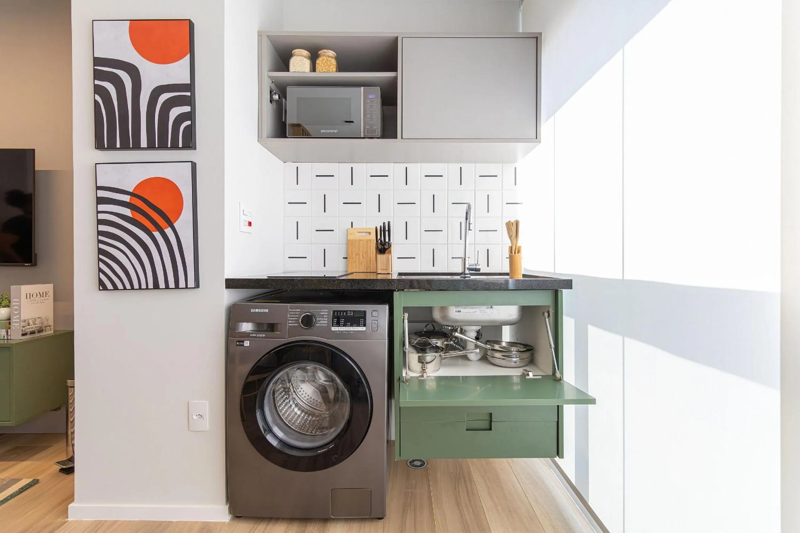 Kitchen or kitchenette in DSG Itaim by Conviva