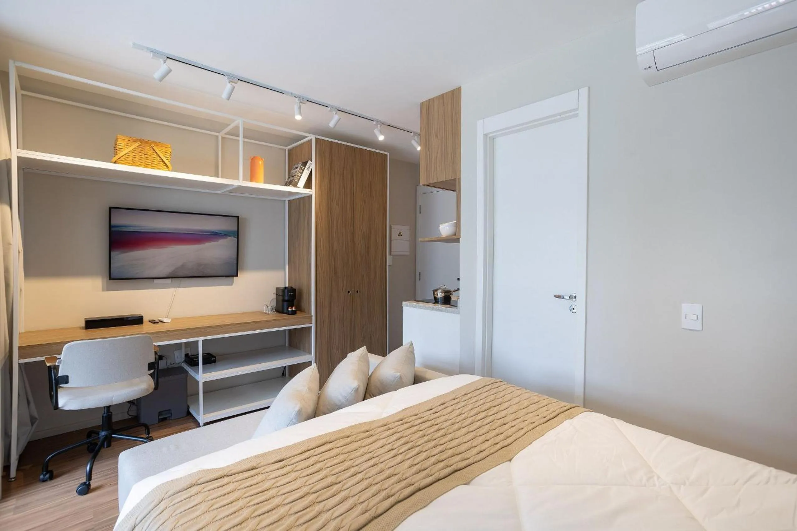 Bed in DSG Itaim by Conviva