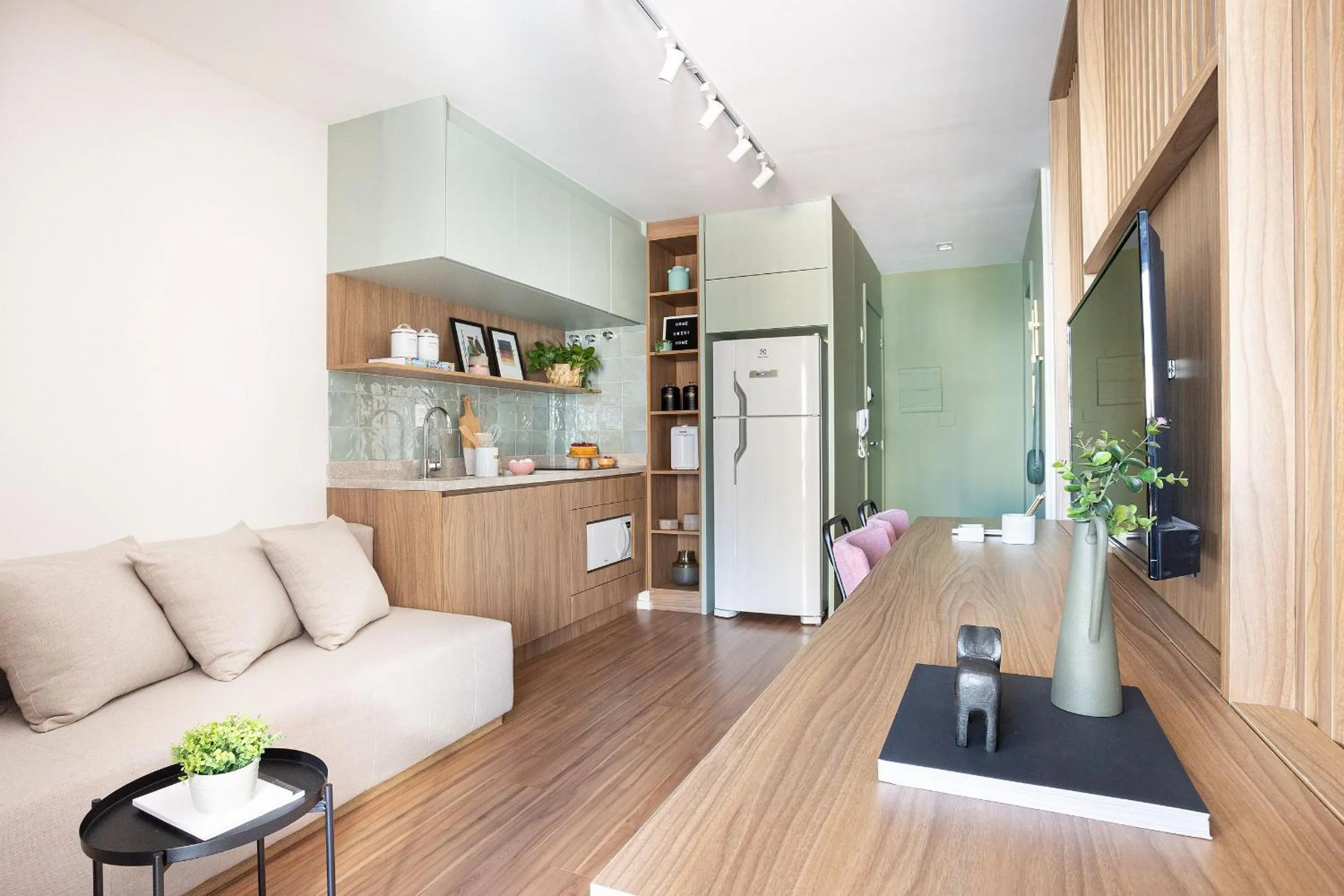 Seating area in DSG Itaim by Conviva