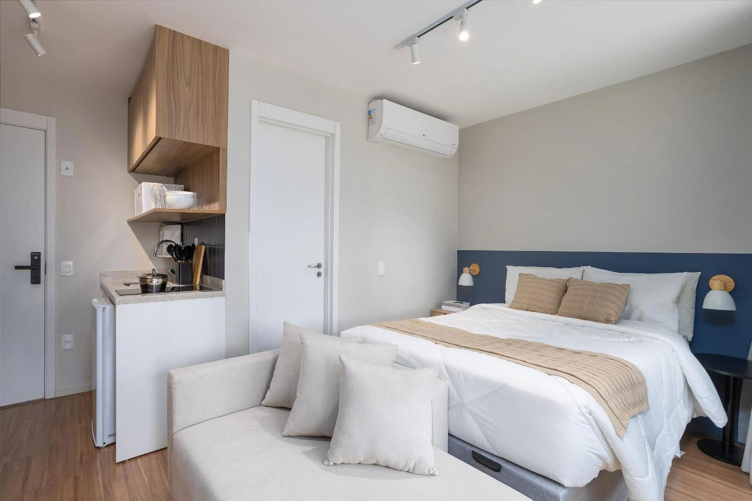 Bed in DSG Itaim by Conviva