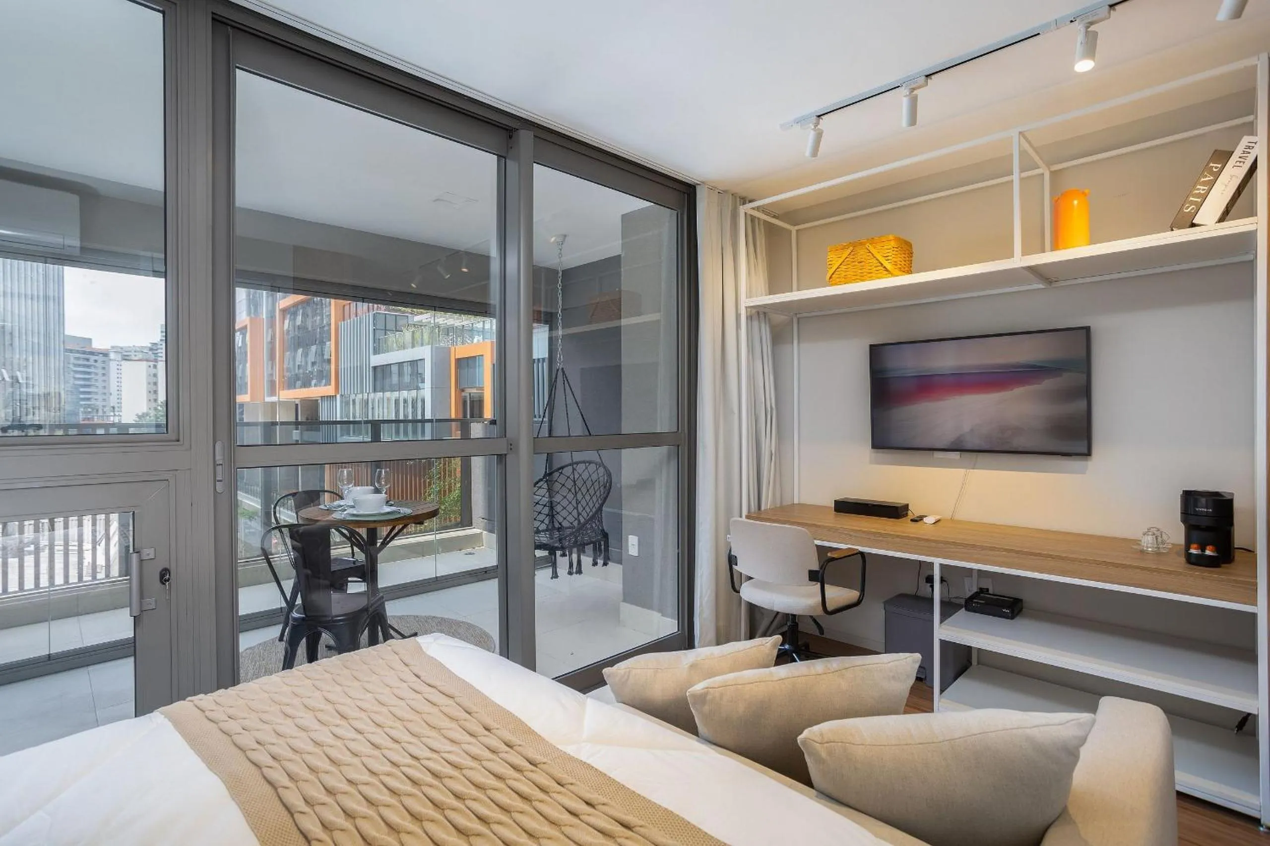 Bed in DSG Itaim by Conviva