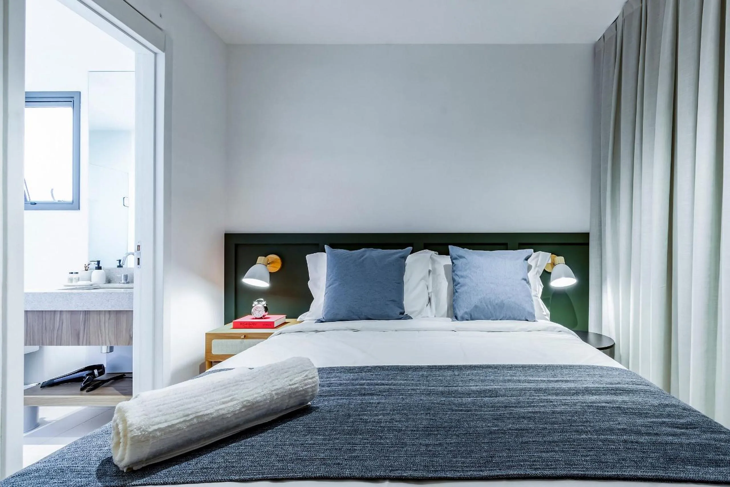 Bed in DSG Itaim by Conviva