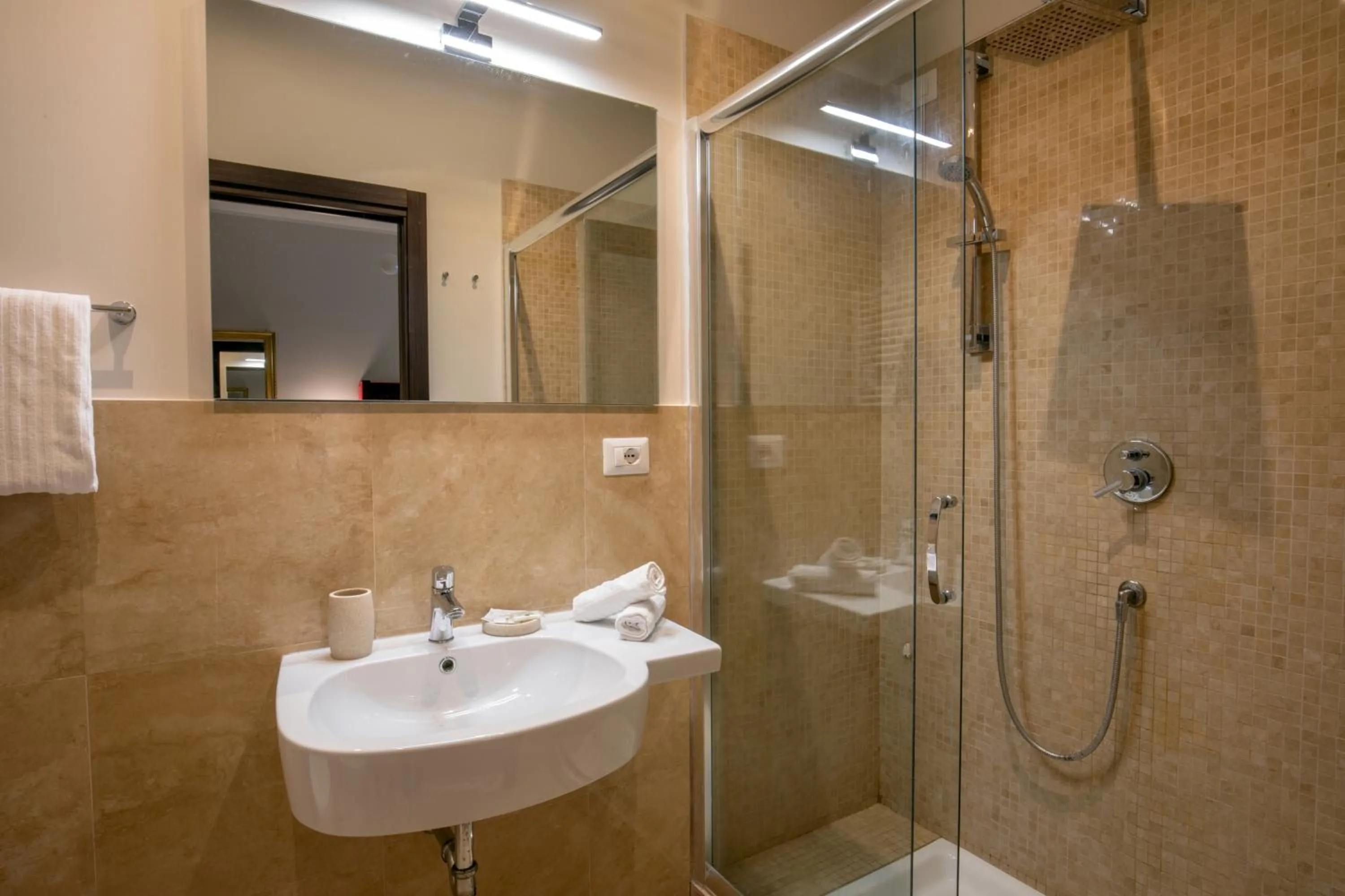 Bathroom in Daplace - Hotel Gran Torino Suites