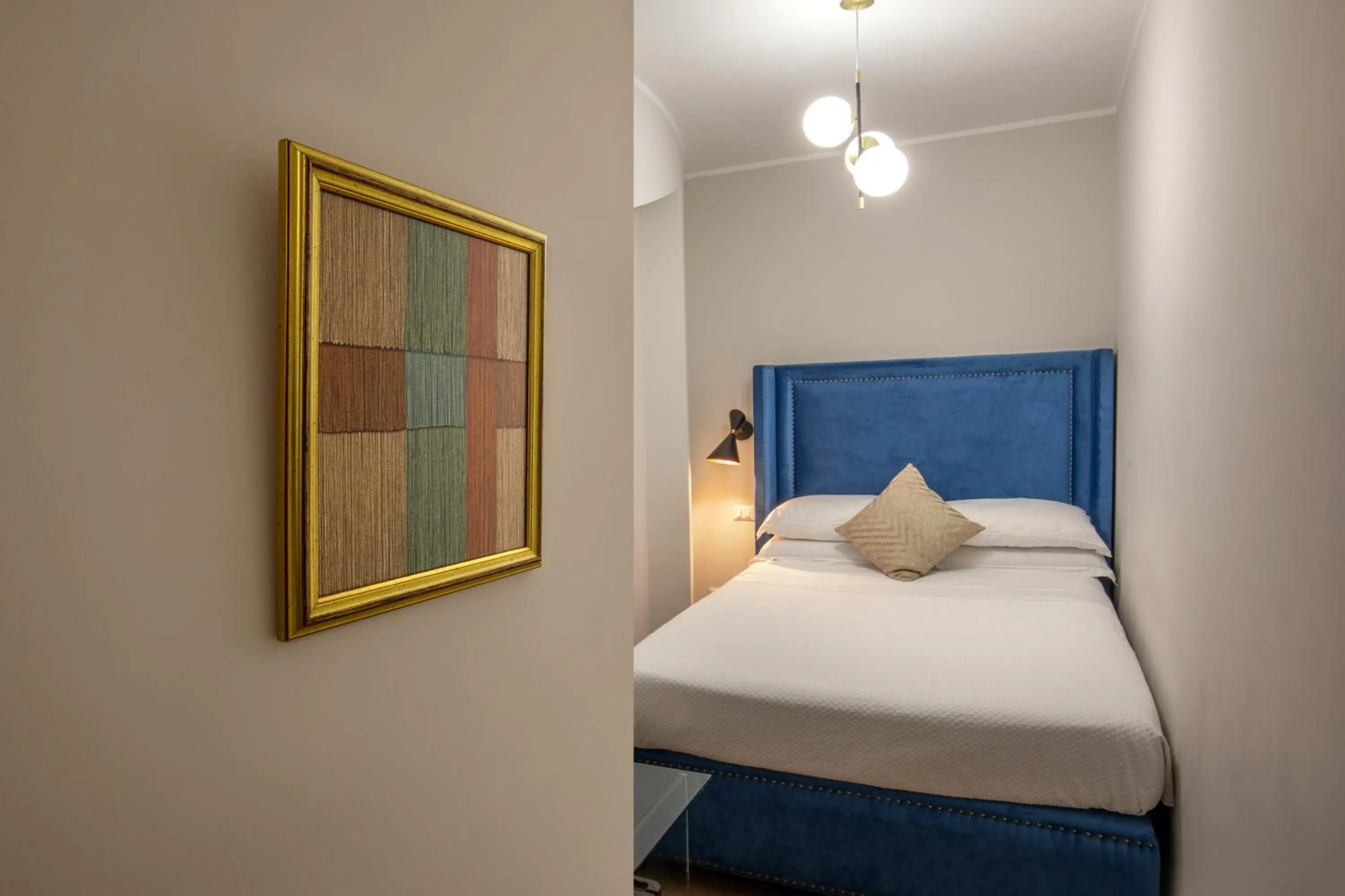 Photo of the whole room, Bed in Daplace - Gran Torino Suites