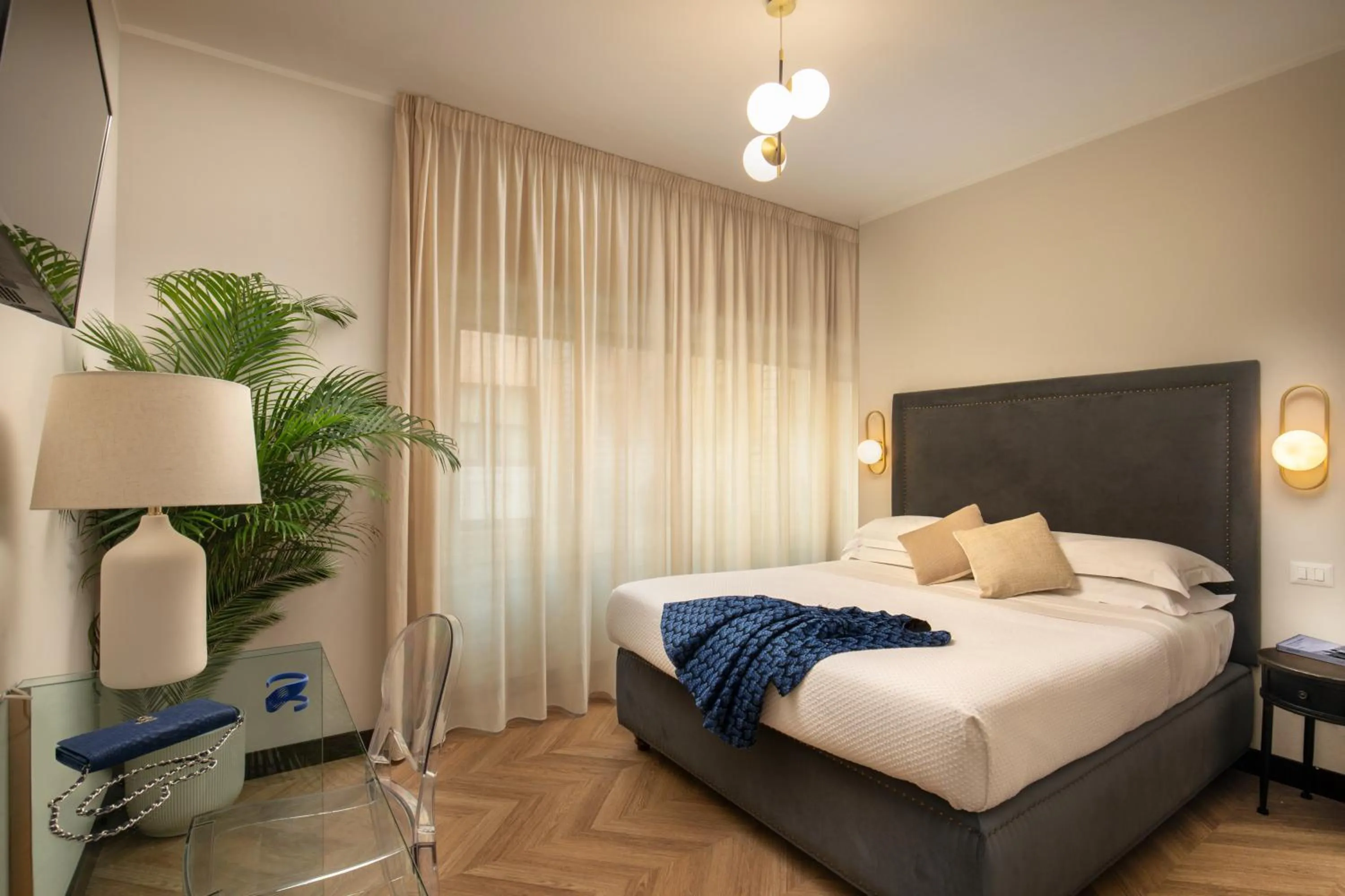 Photo of the whole room, Bed in Daplace - Hotel Gran Torino Suites