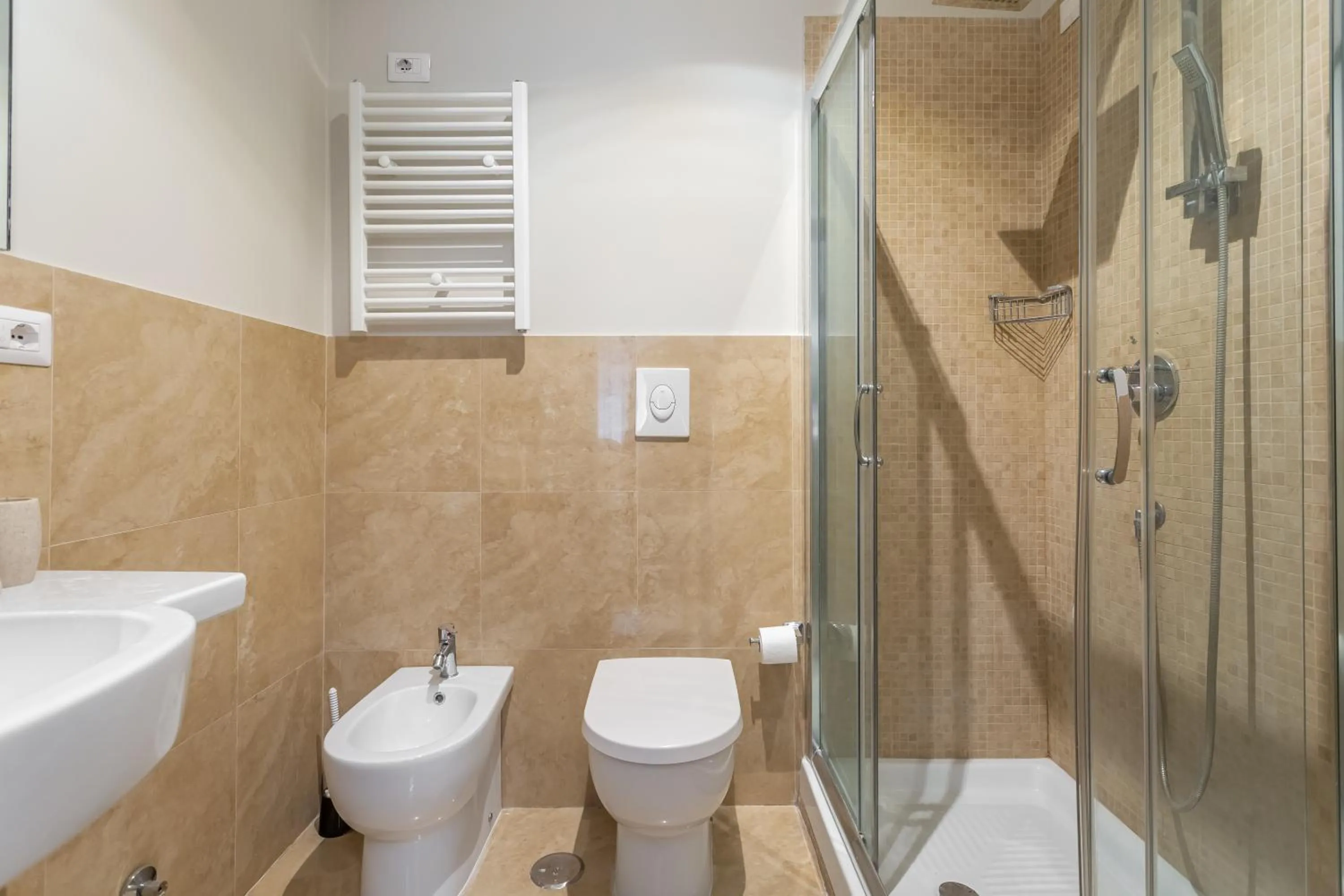 Shower in Daplace - Gran Torino Suites