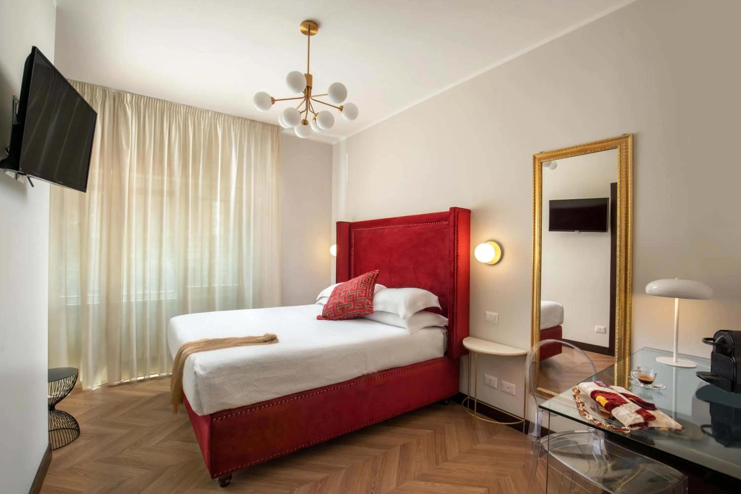 Photo of the whole room, Bed in Daplace - Hotel Gran Torino Suites