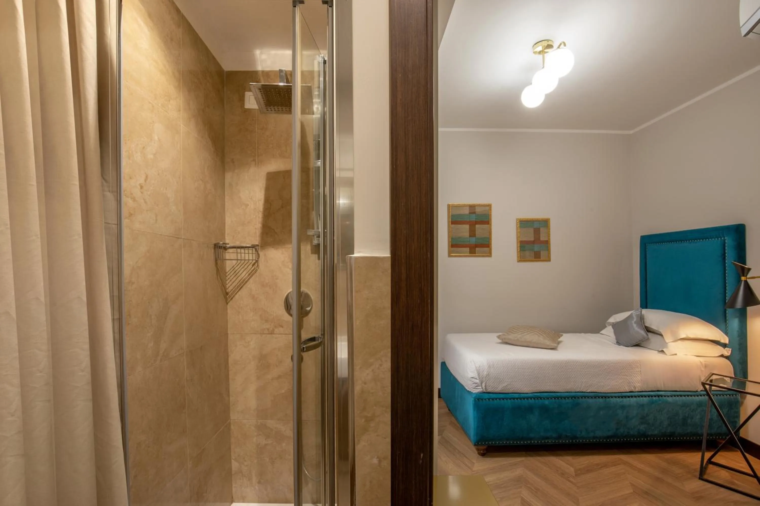 Photo of the whole room, Bed in Daplace - Hotel Gran Torino Suites