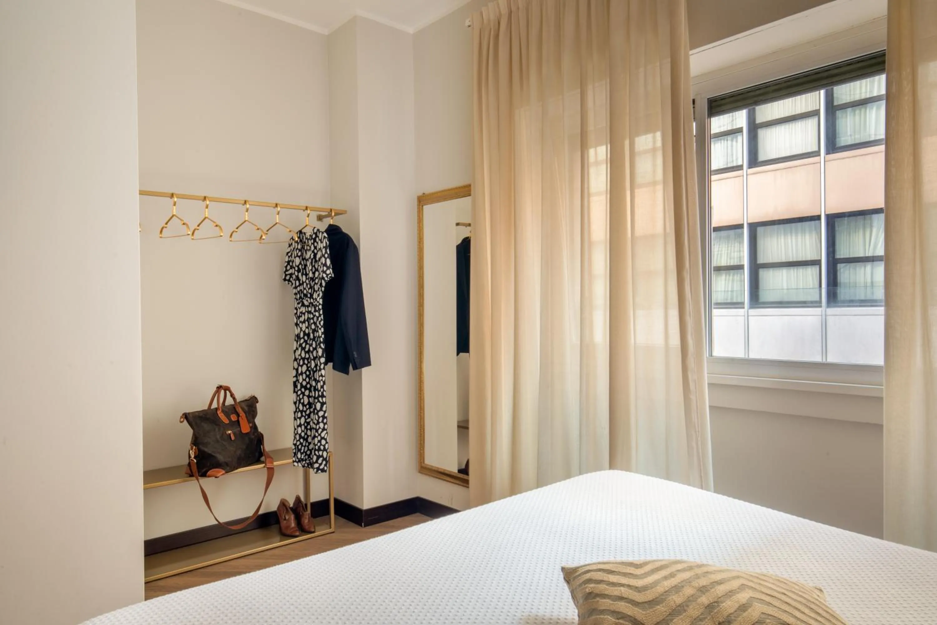 Photo of the whole room, Bed in Daplace - Hotel Gran Torino Suites