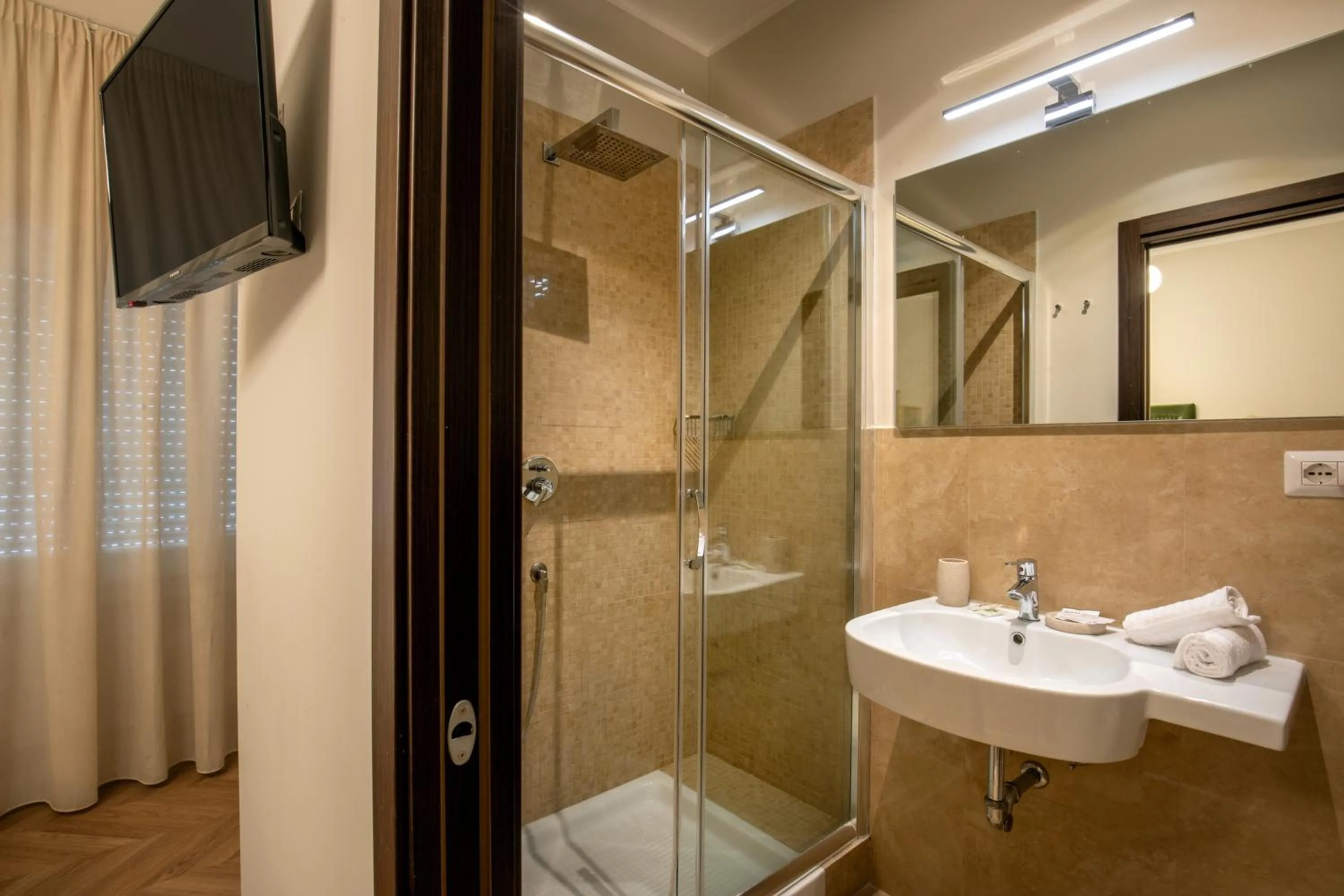 Bathroom in Daplace - Hotel Gran Torino Suites