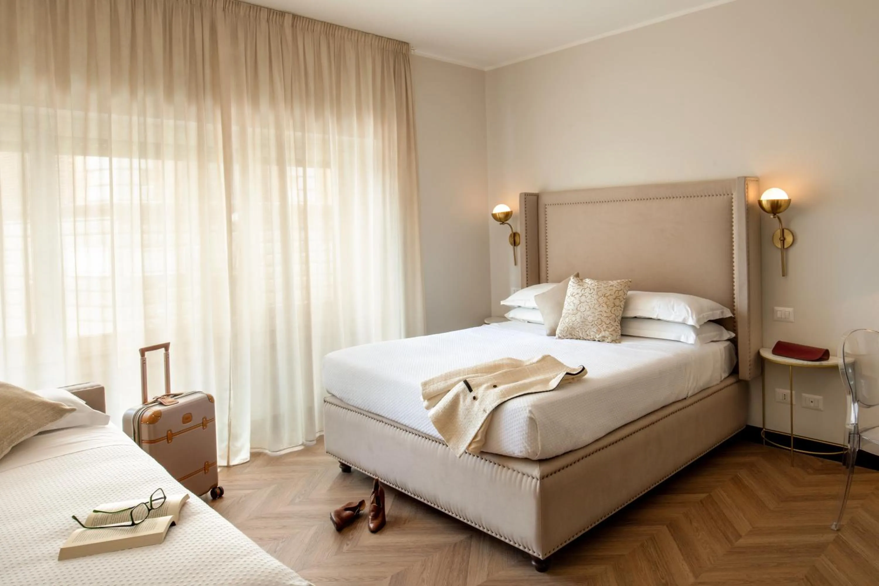 Photo of the whole room, Bed in Daplace - Hotel Gran Torino Suites