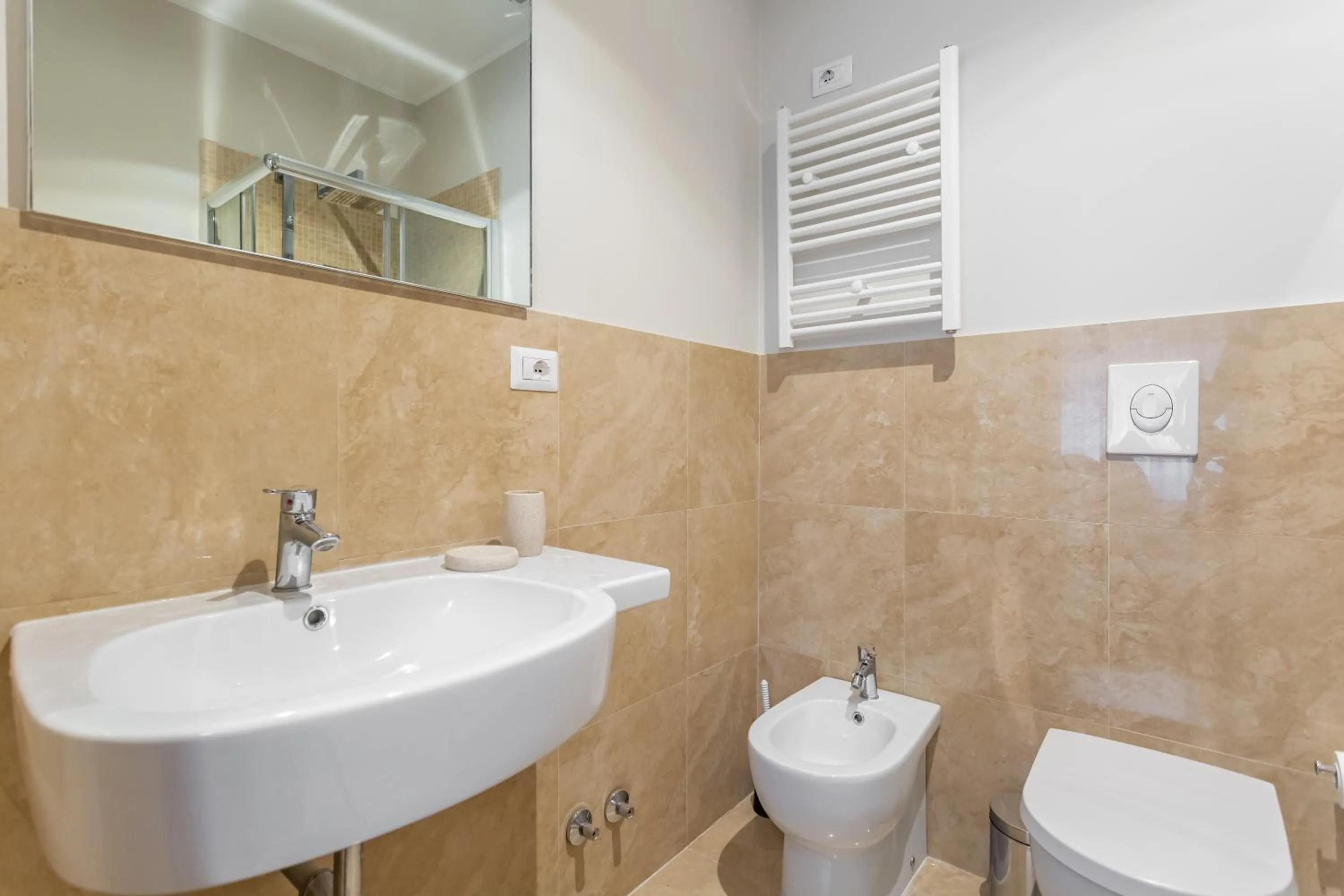 Shower in Daplace - Gran Torino Suites