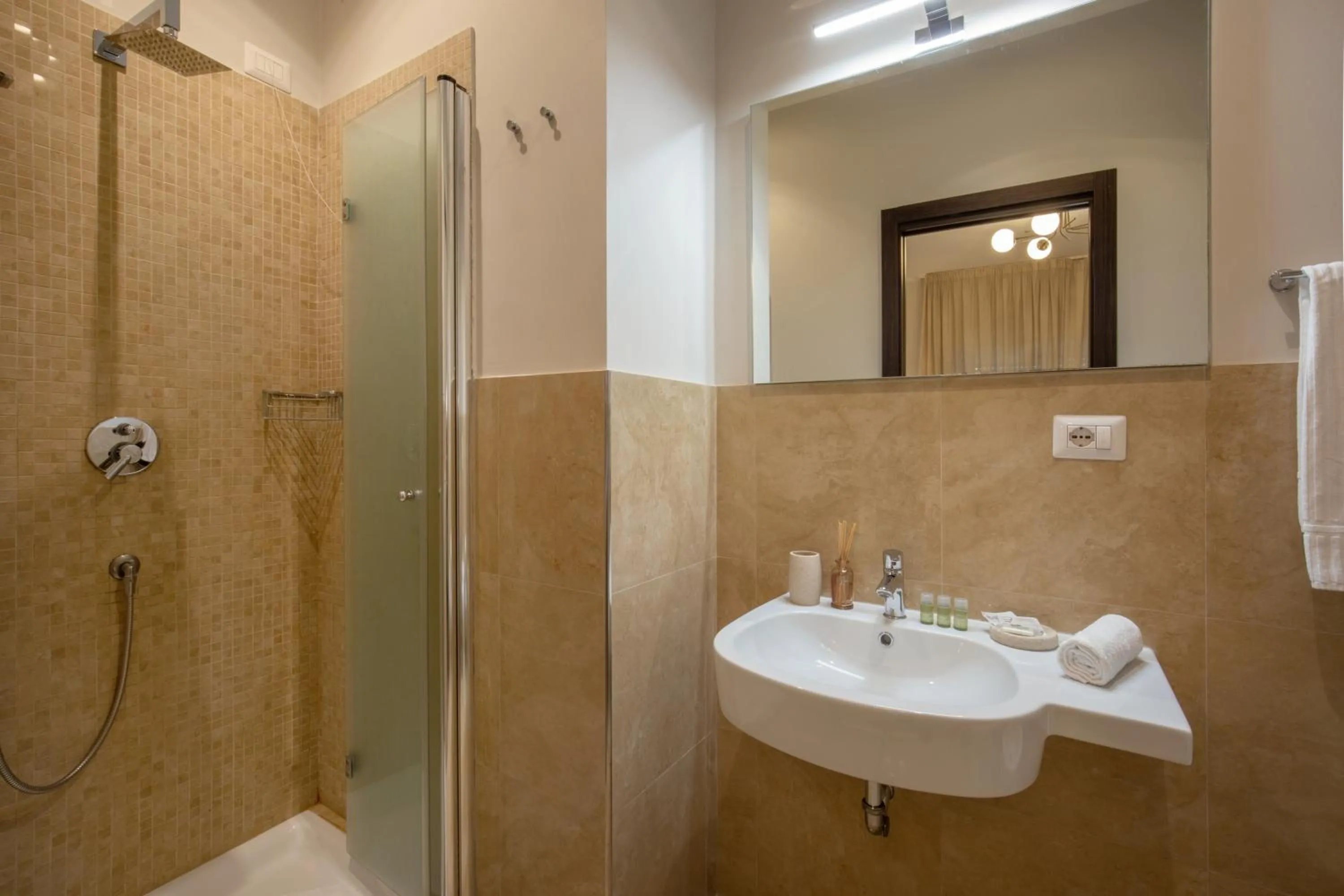 Bathroom in Daplace - Hotel Gran Torino Suites