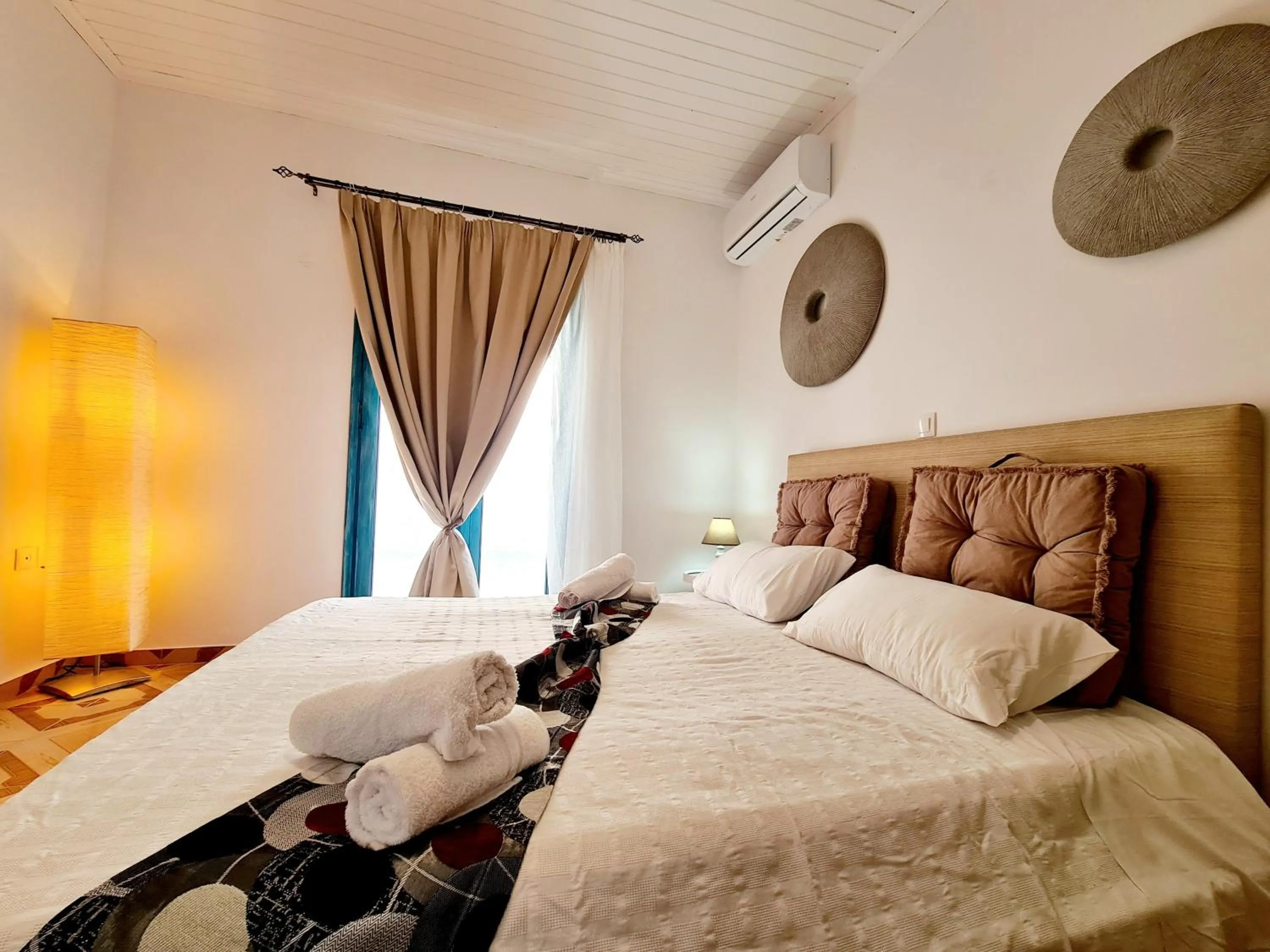 Photo of the whole room, Bed in Cactus Living