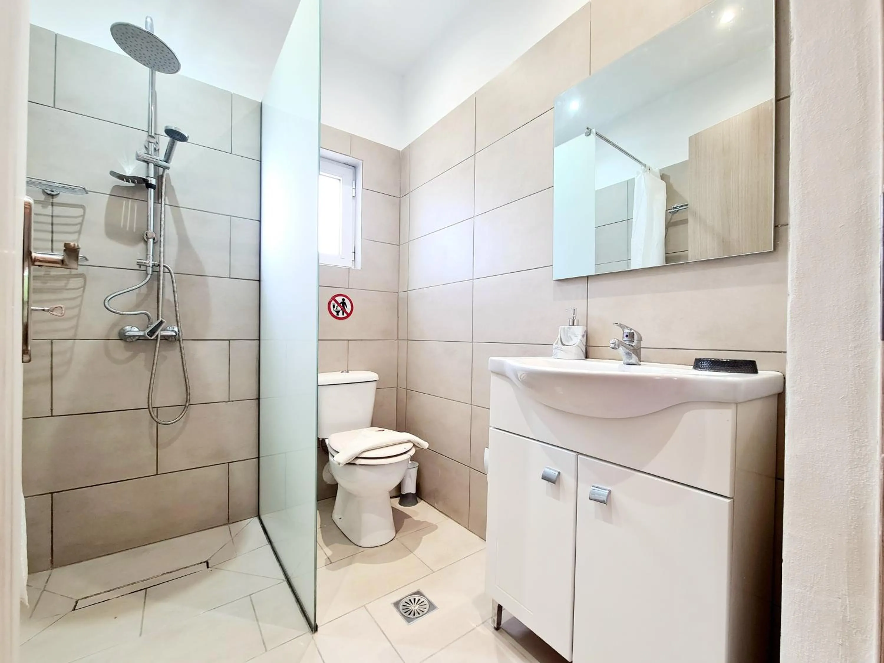 Shower in Cactus Living