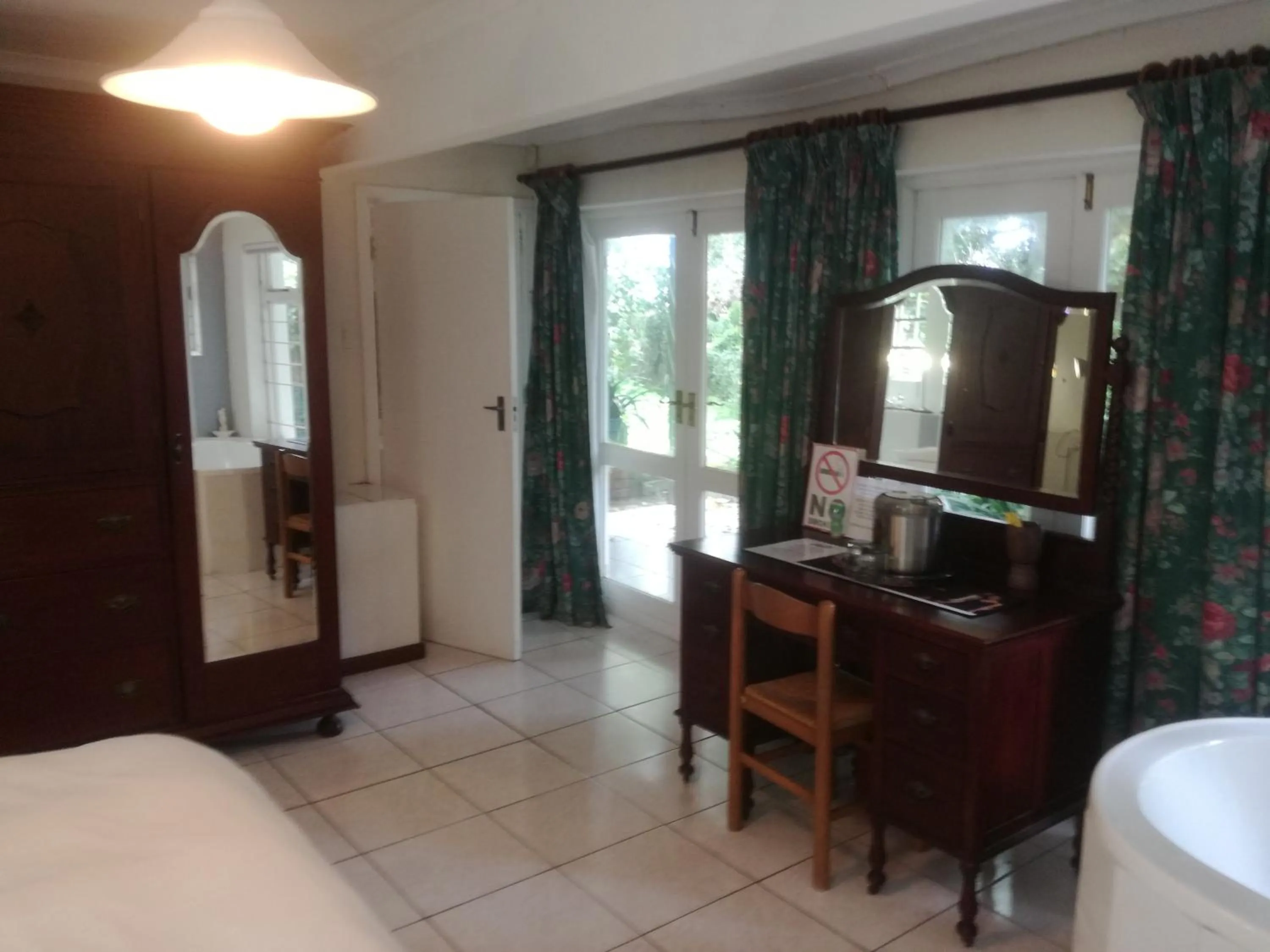 Coffee/tea facilities, Bed in Valley Guest House