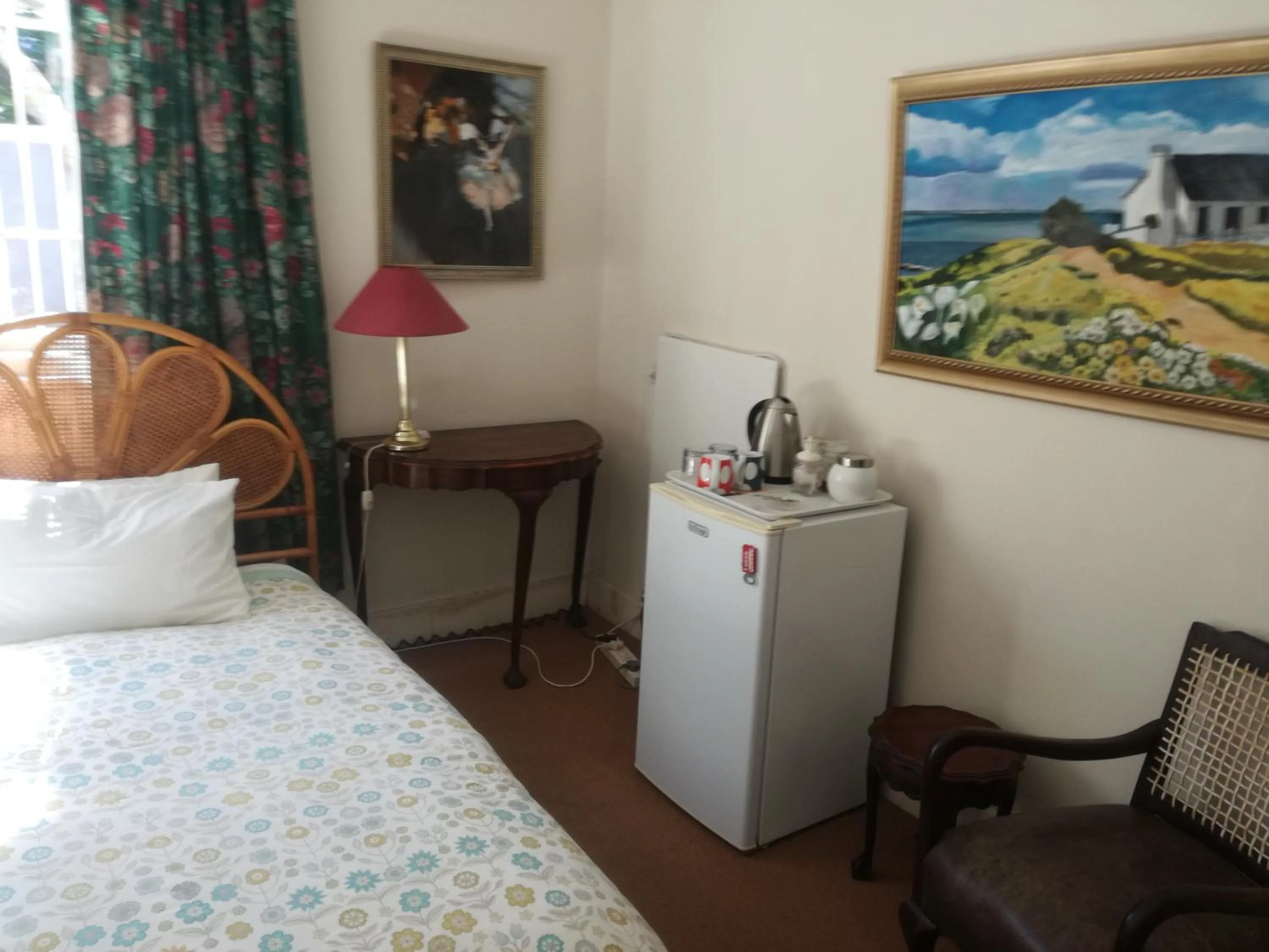Coffee/tea facilities, Bed in Valley Guest House