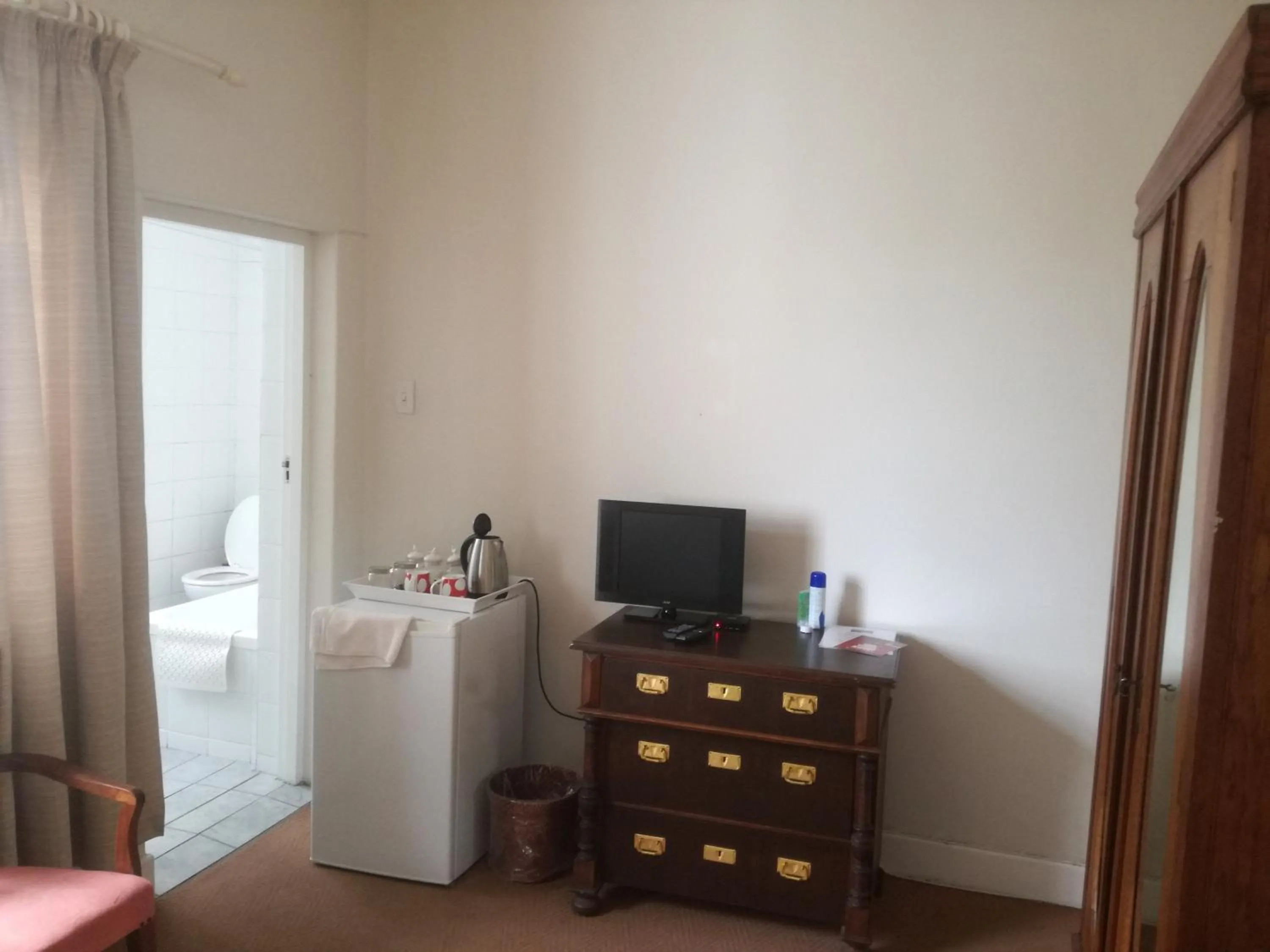 TV and multimedia in Valley Guest House