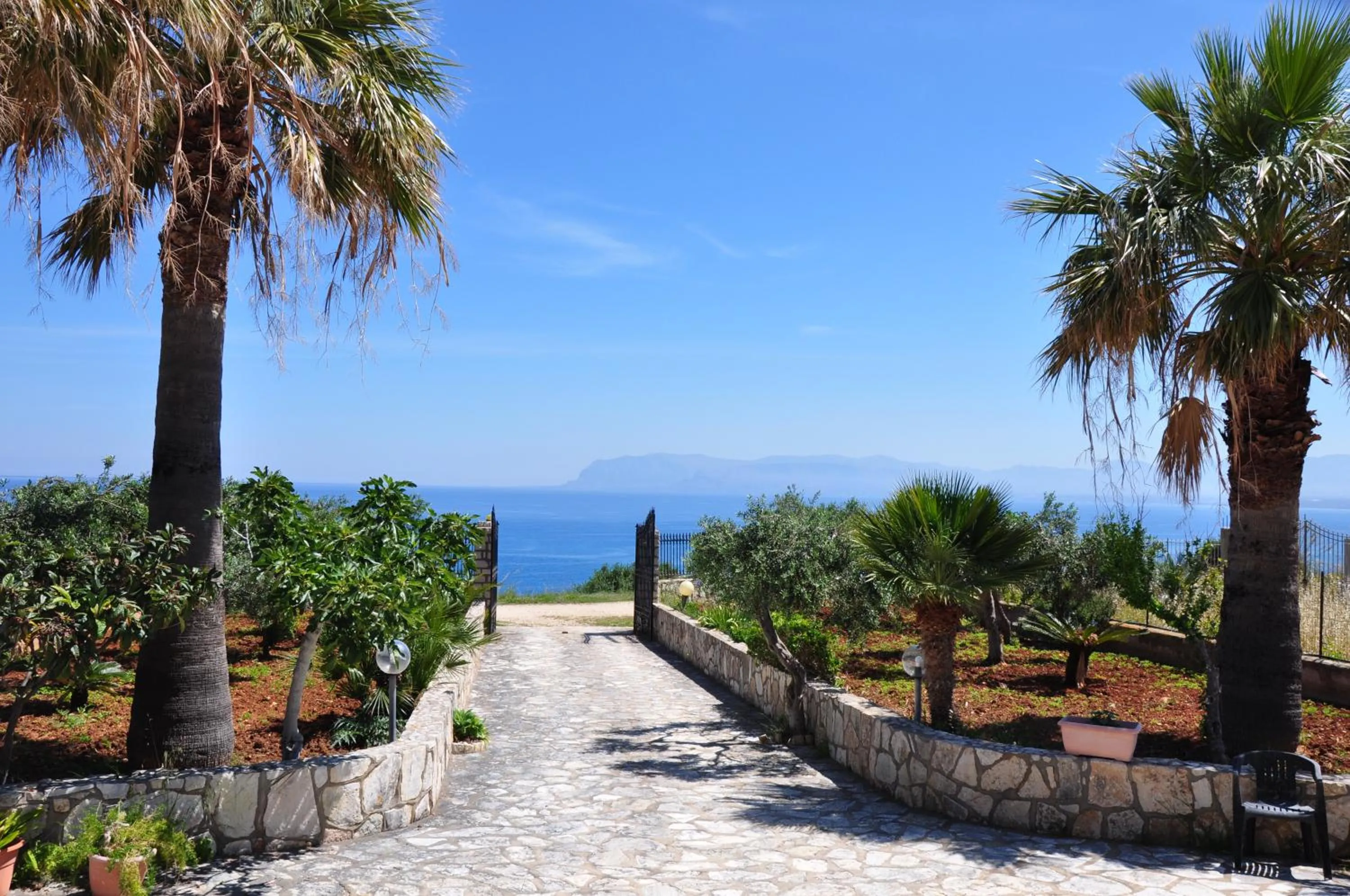 Garden view in Villa Cala Rossa Antonella