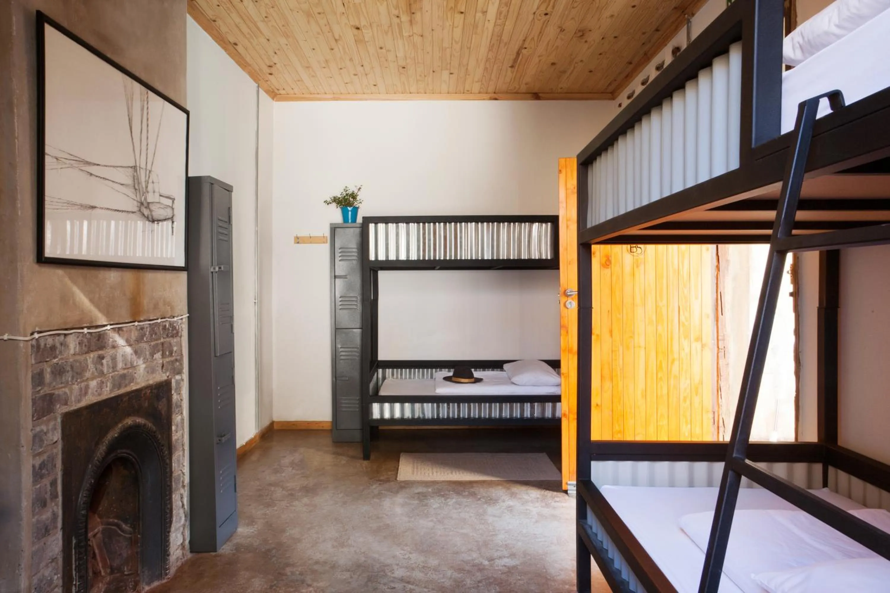 Bathroom, Bed in CURIOCITY Backpackers Johannesburg