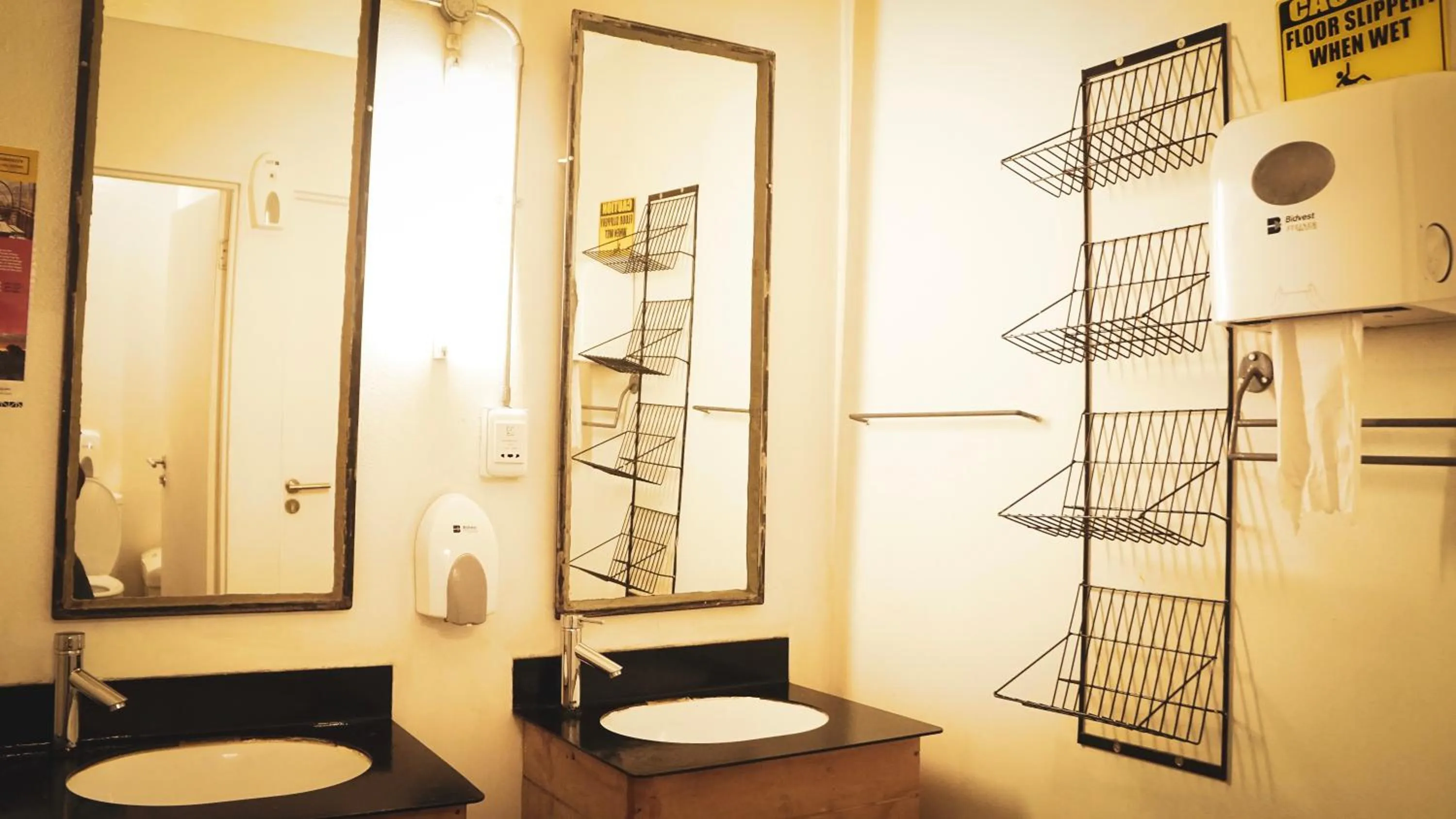 Bathroom in CURIOCITY Backpackers Johannesburg