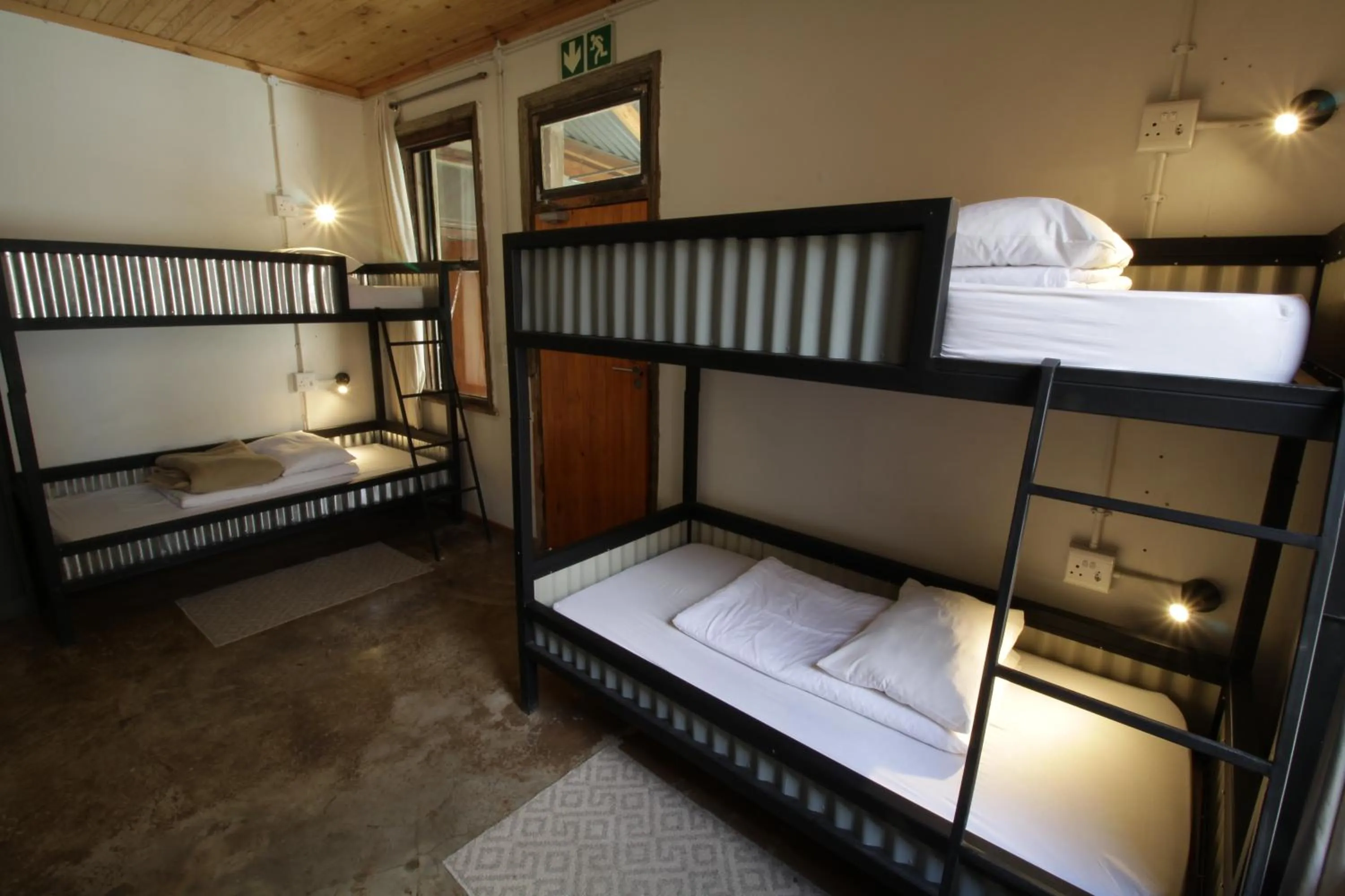 bunk bed, Bed in CURIOCITY Backpackers Johannesburg