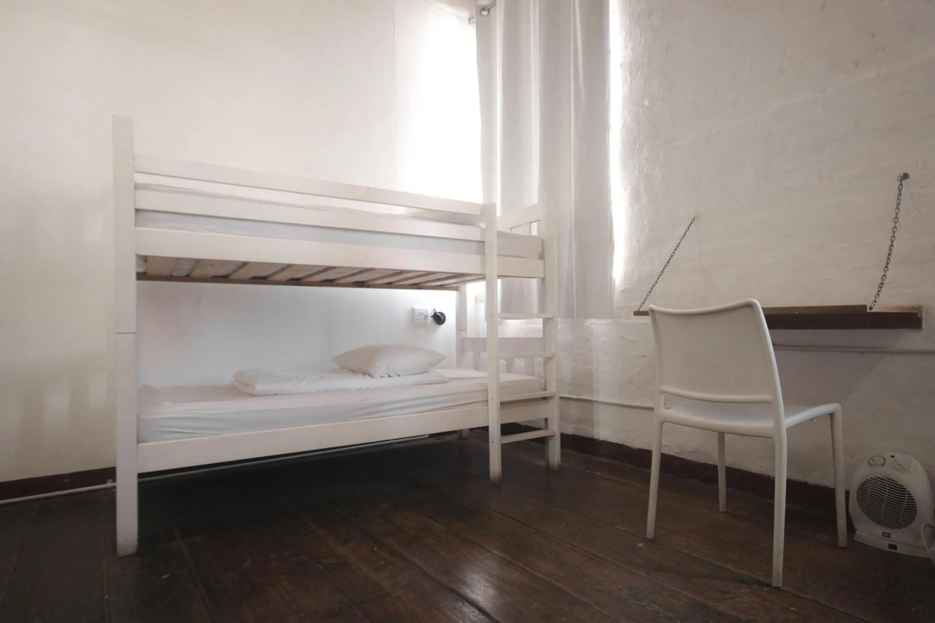 bunk bed, Bed in CURIOCITY Backpackers Johannesburg