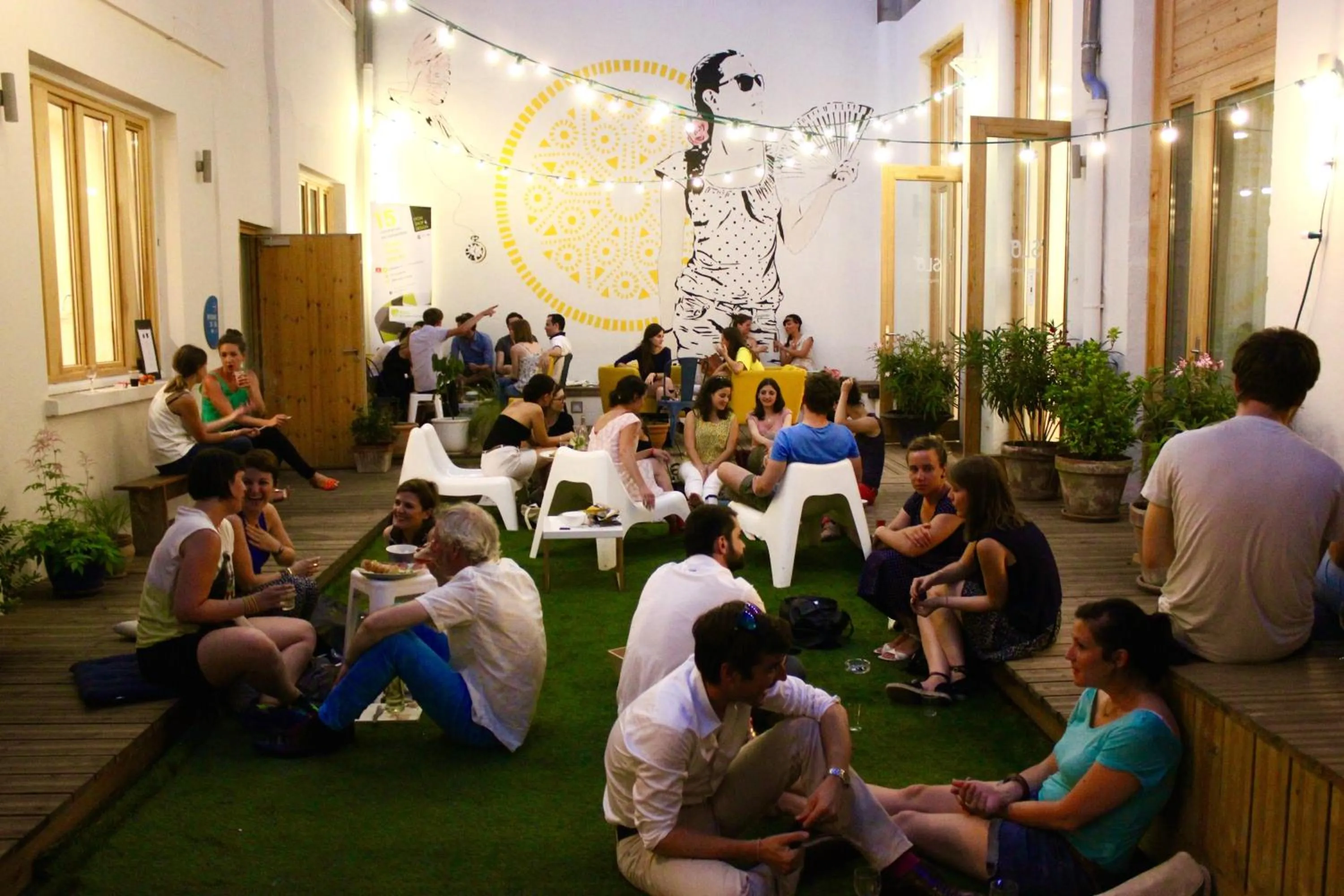 Patio in SLO Hostel Lyon Saxe