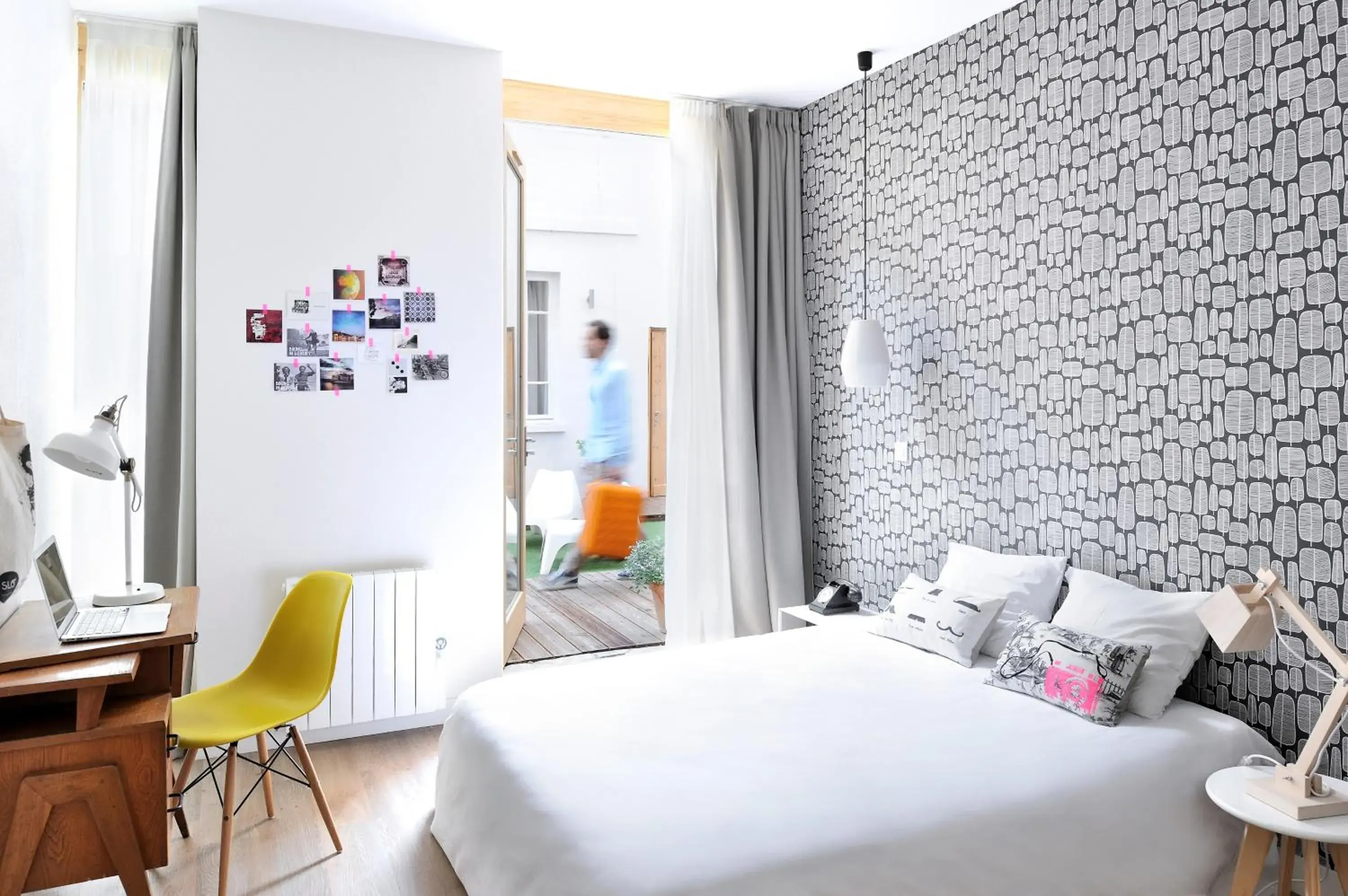 Double Room with Private Bathroom in SLO Hostel Lyon Saxe Double Room with Private Bathroom in SLO Hostel Lyon Saxe