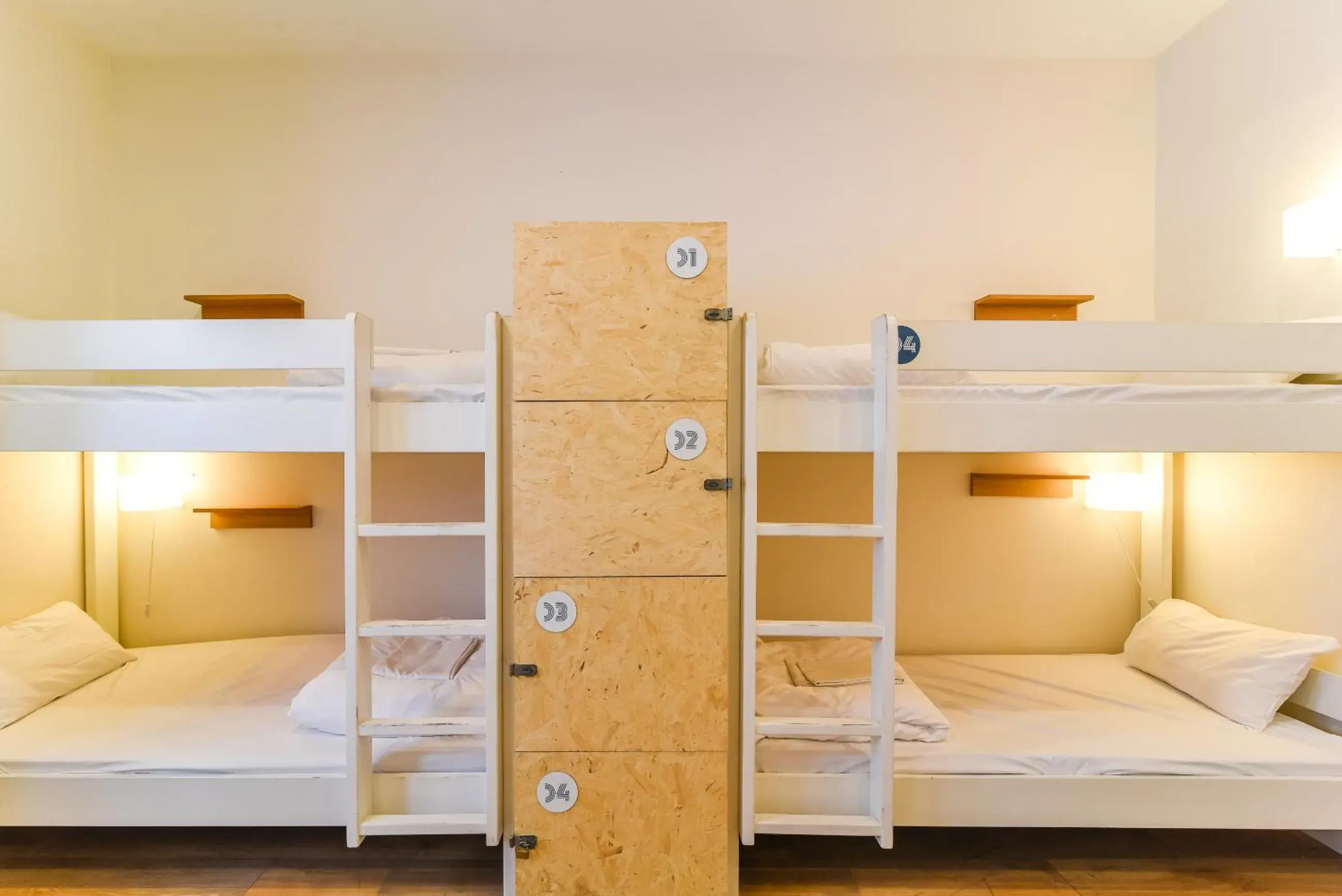 Quadruple Room in SLO Hostel Lyon Saxe Quadruple Room in SLO Hostel Lyon Saxe