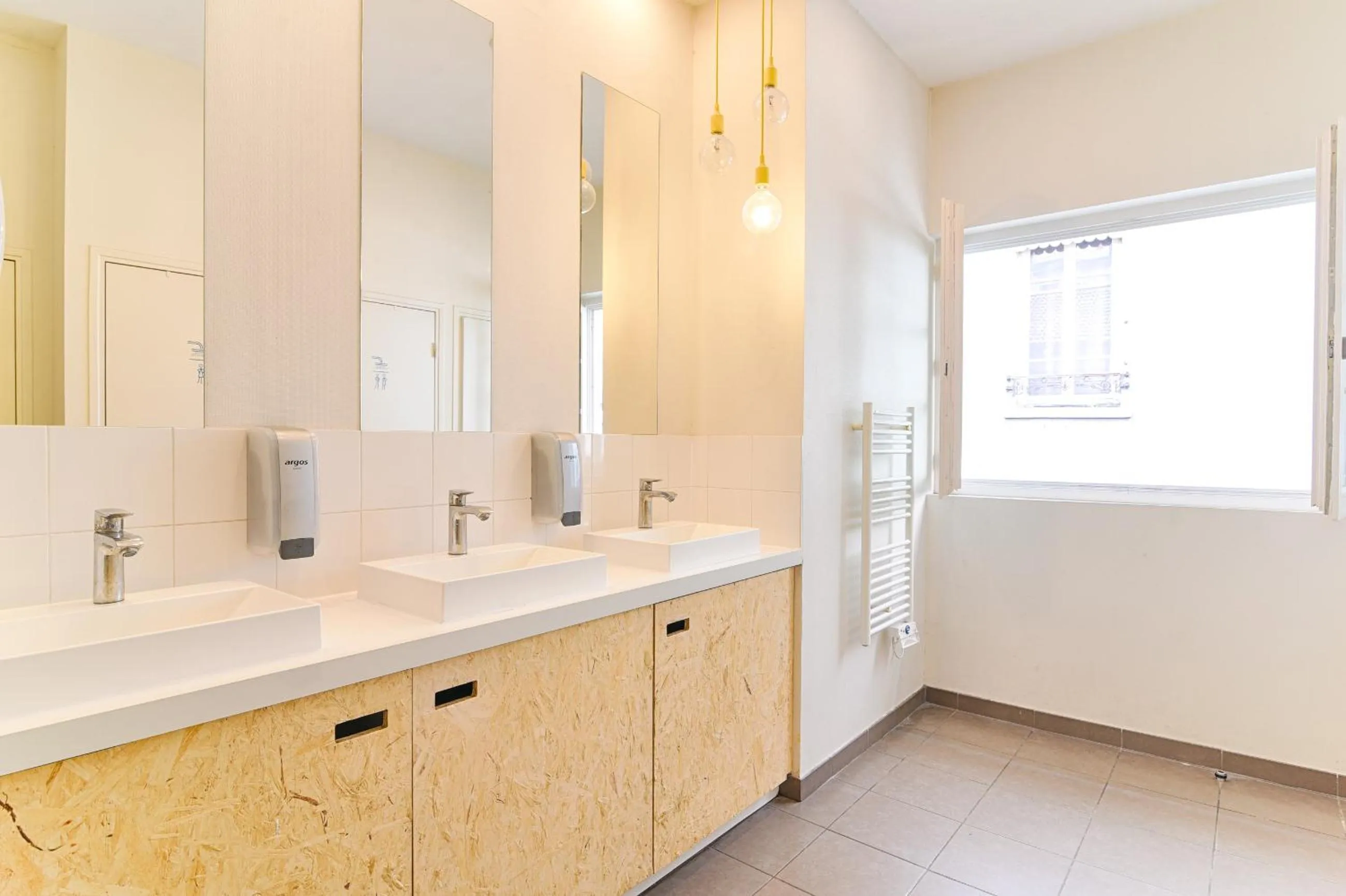 Bathroom in SLO Hostel Lyon Saxe