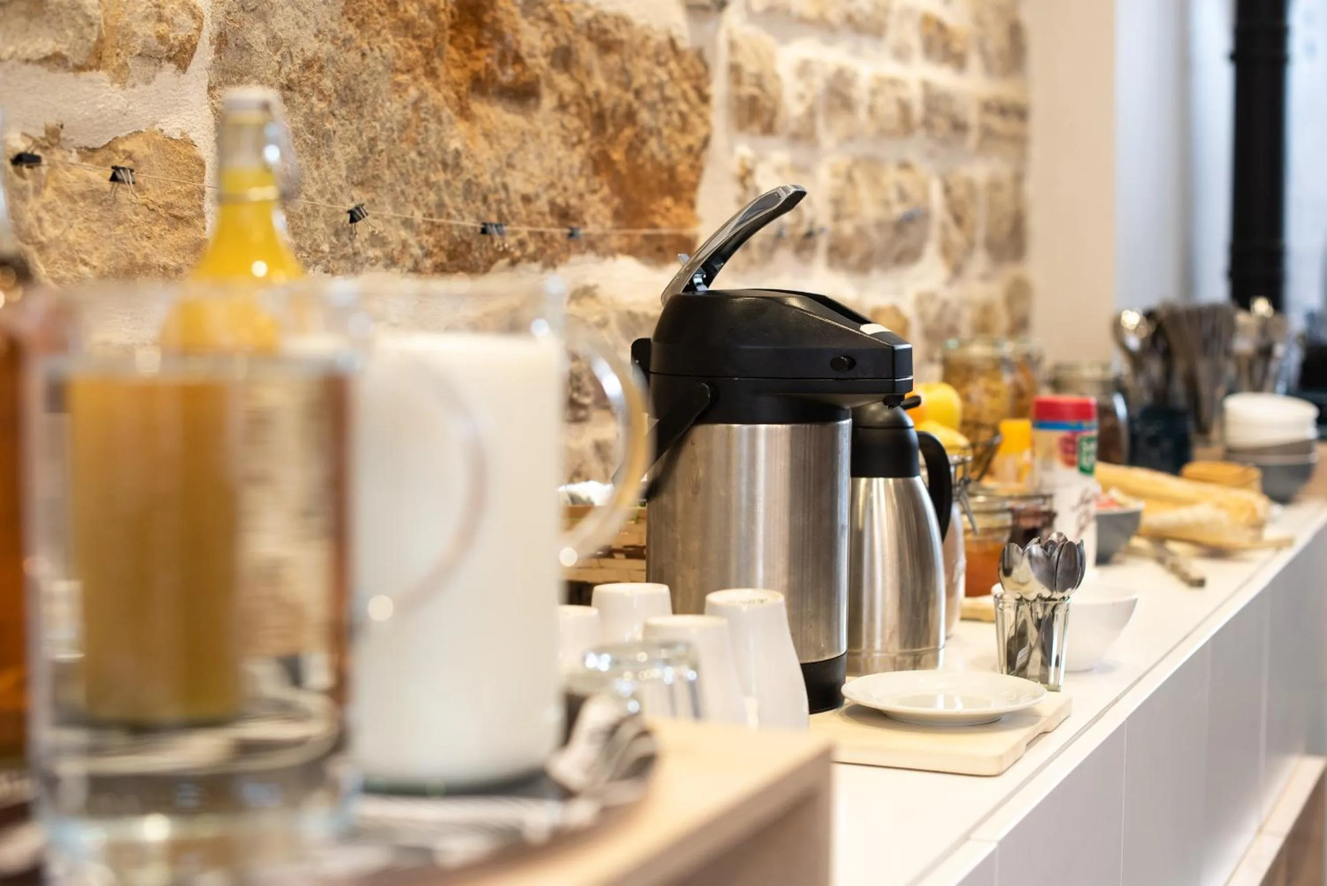 Breakfast in SLO Hostel Lyon Saxe