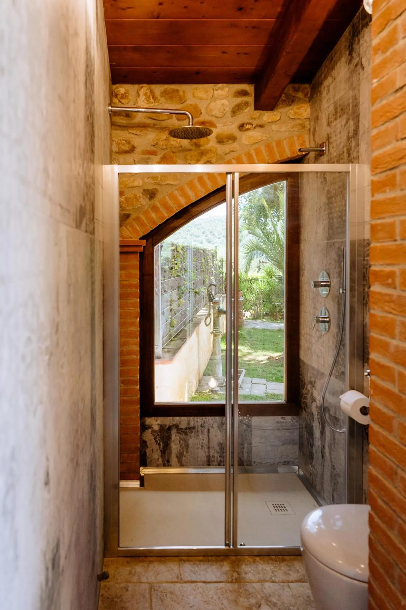 Shower in Villa La Quercia - Garden&Relax