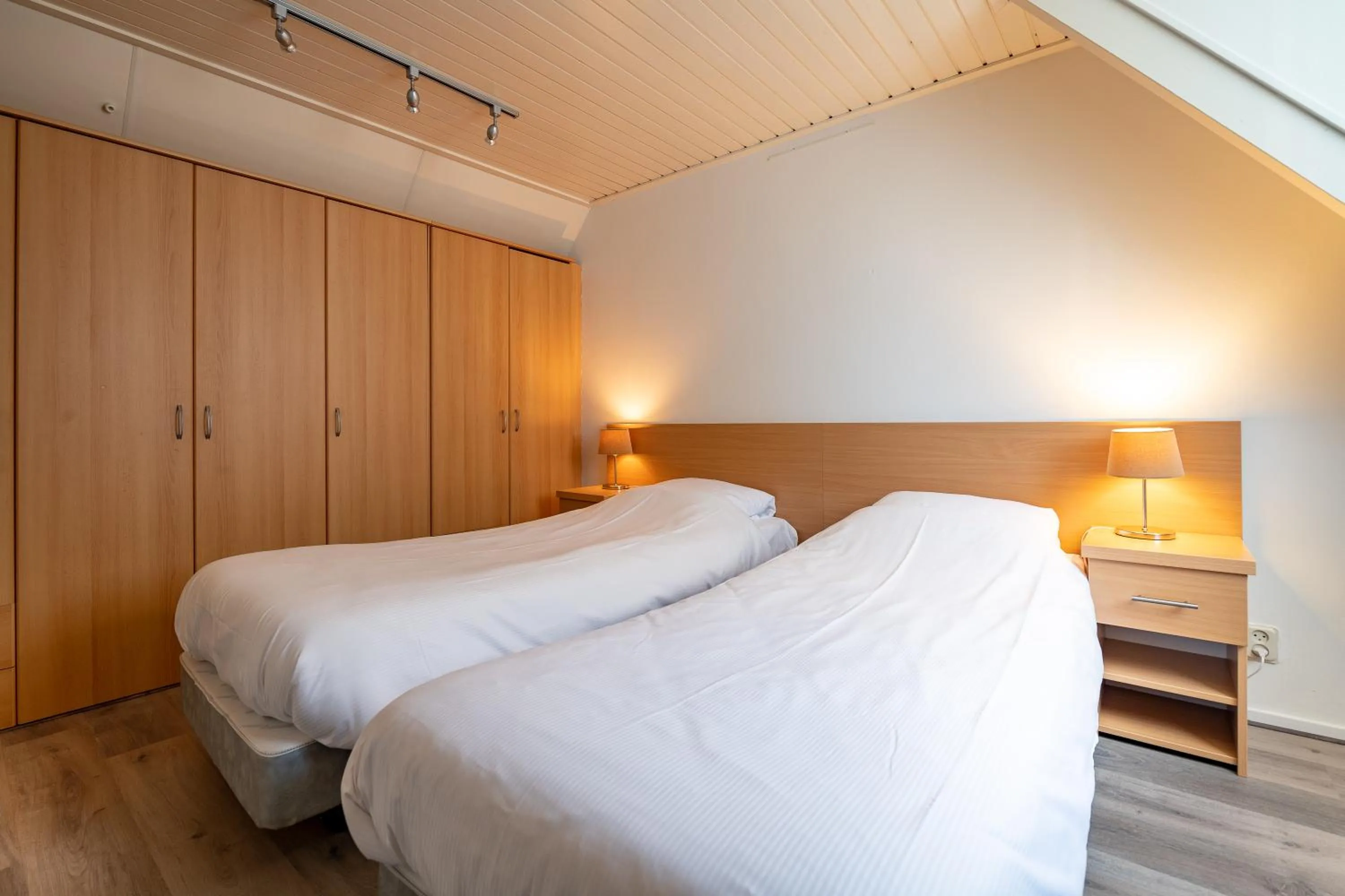 Bedroom, Bed in Hotel Almenum - het sfeervolle stadslogement -