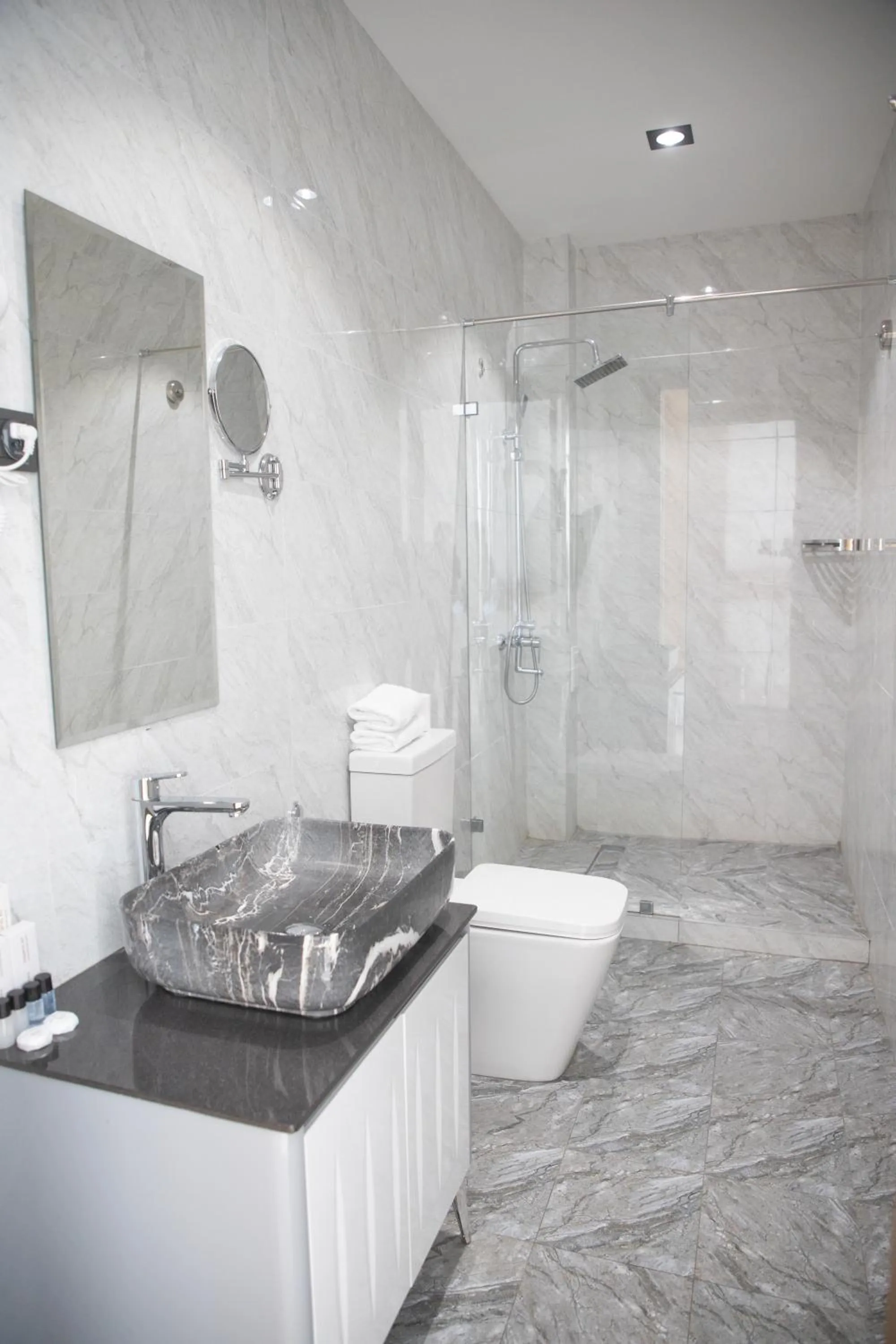 Shower in Hotel Marwa Tashkent Pool&Spa