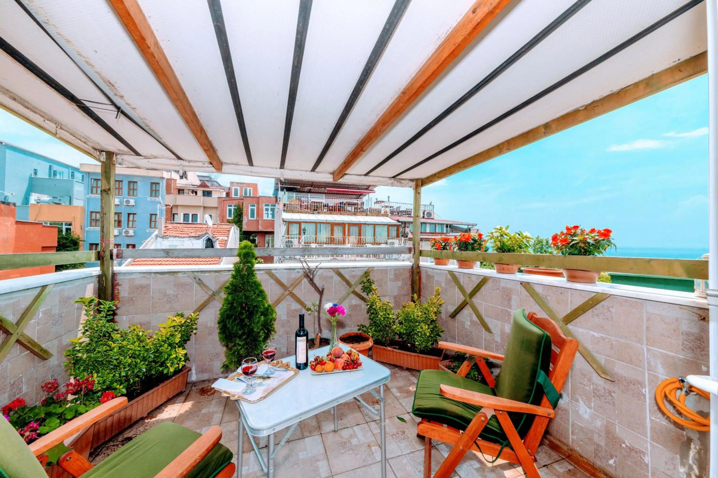 Balcony/Terrace in Walnut Shell Hotel